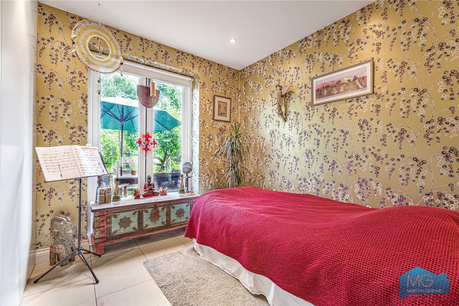 2 bedroom Apartment for sale - Martyn Gerrard