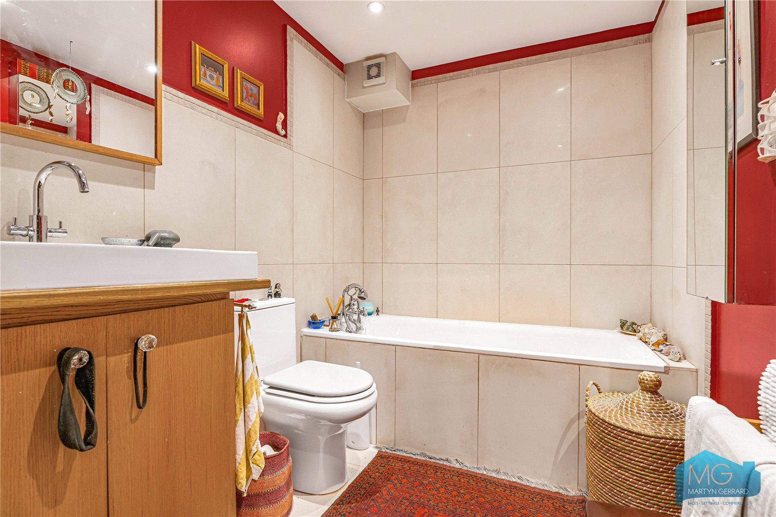 2 bedroom Apartment for sale - Martyn Gerrard