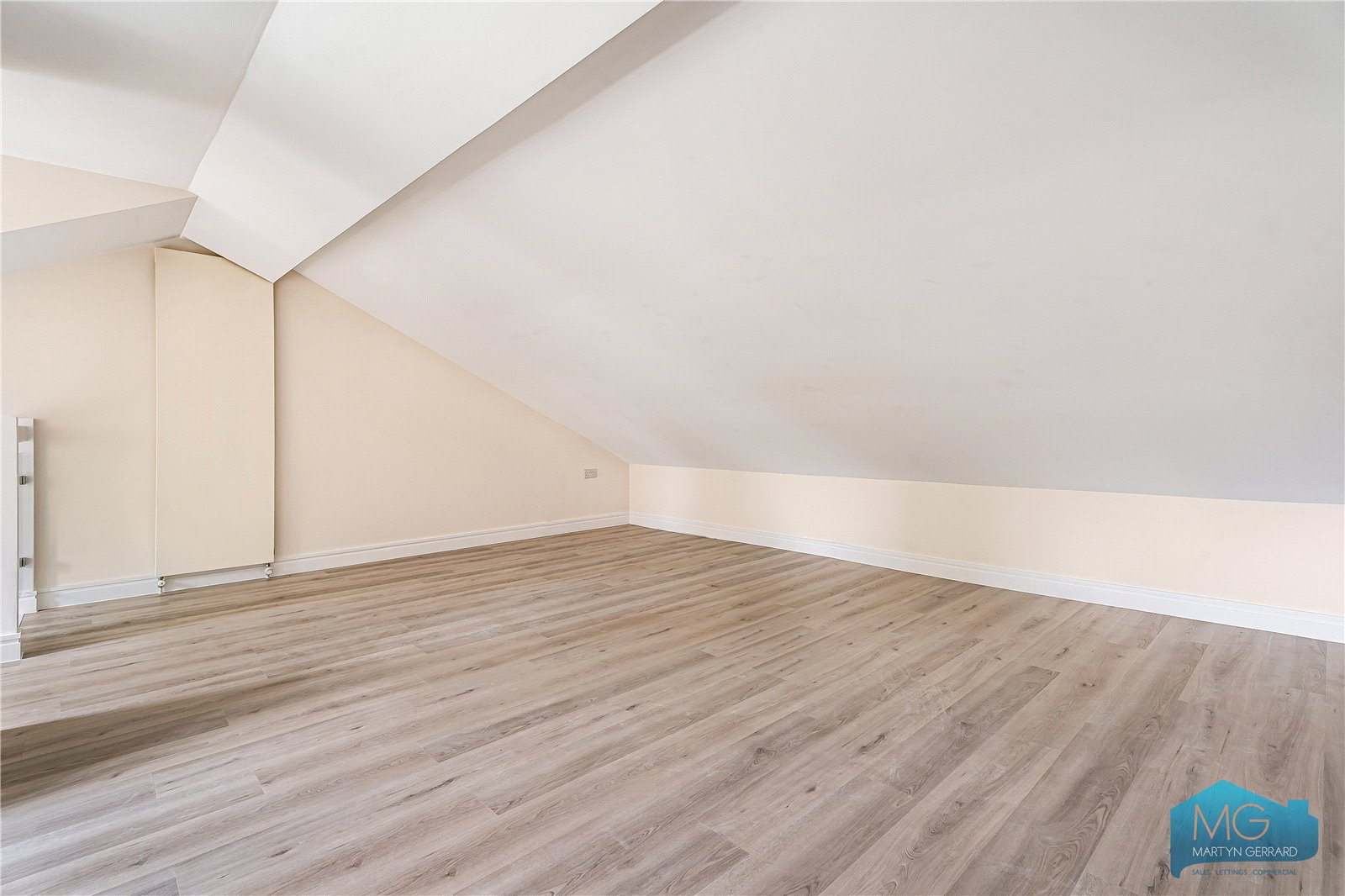 3 bedroom Apartment for sale - Martyn Gerrard