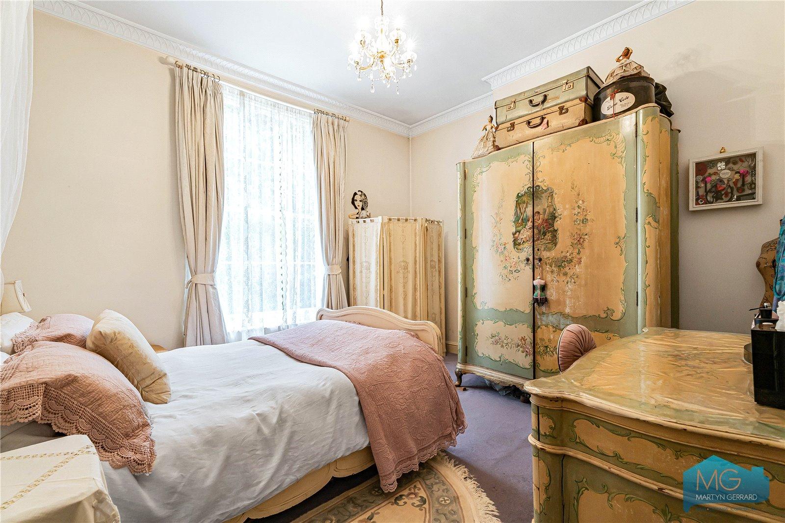2 bedroom Apartment for sale - Martyn Gerrard