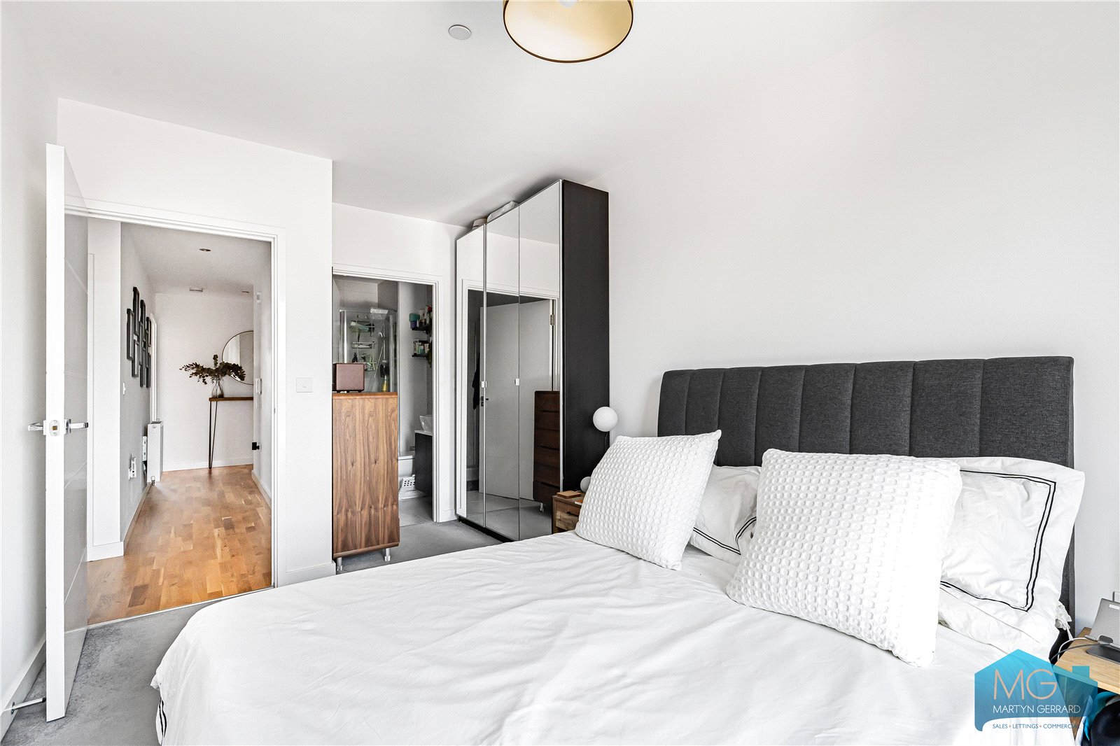2 bedroom Apartment for sale - Martyn Gerrard