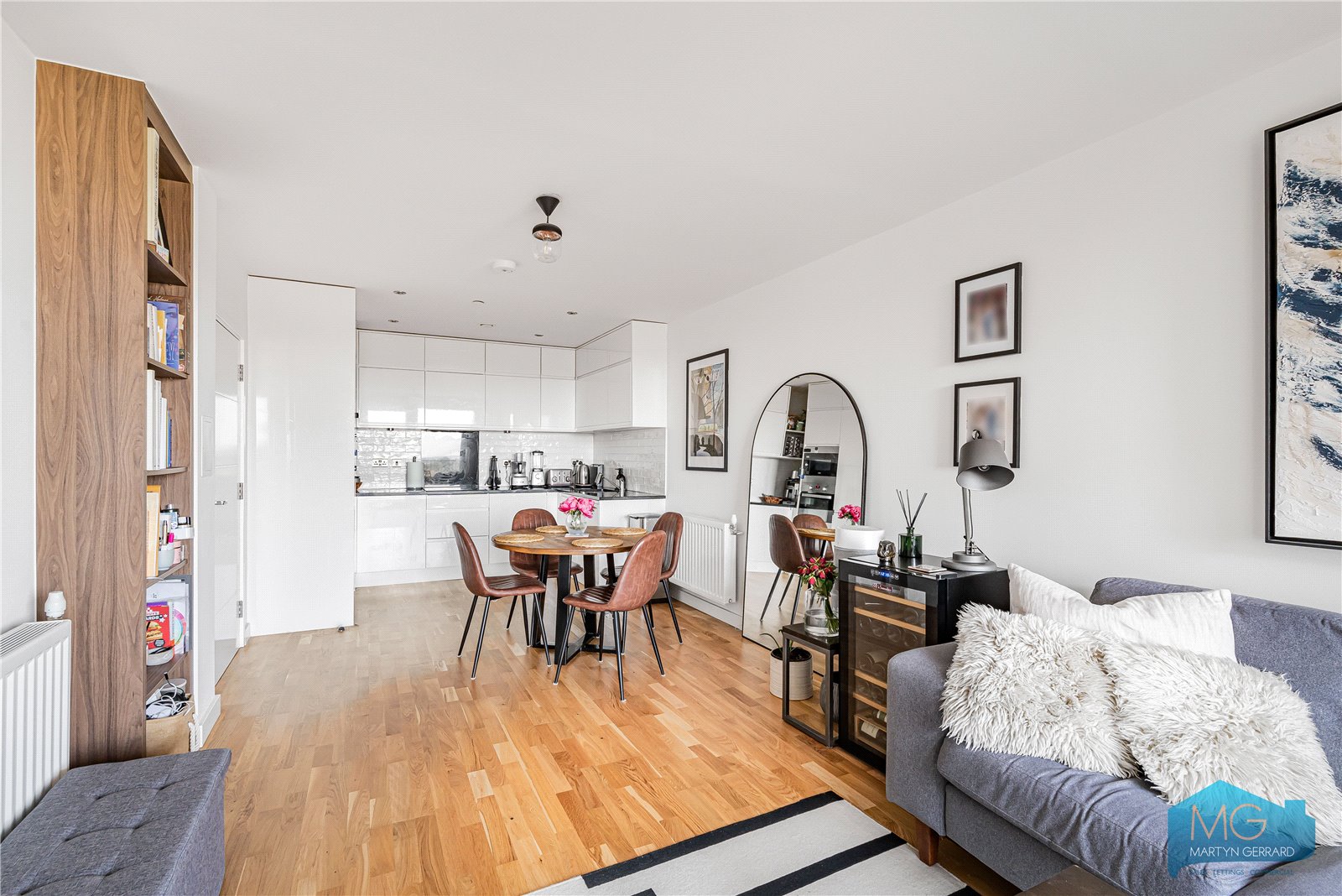 Hampden Road, Crouch End, London, N8+  - Martyn Gerrard