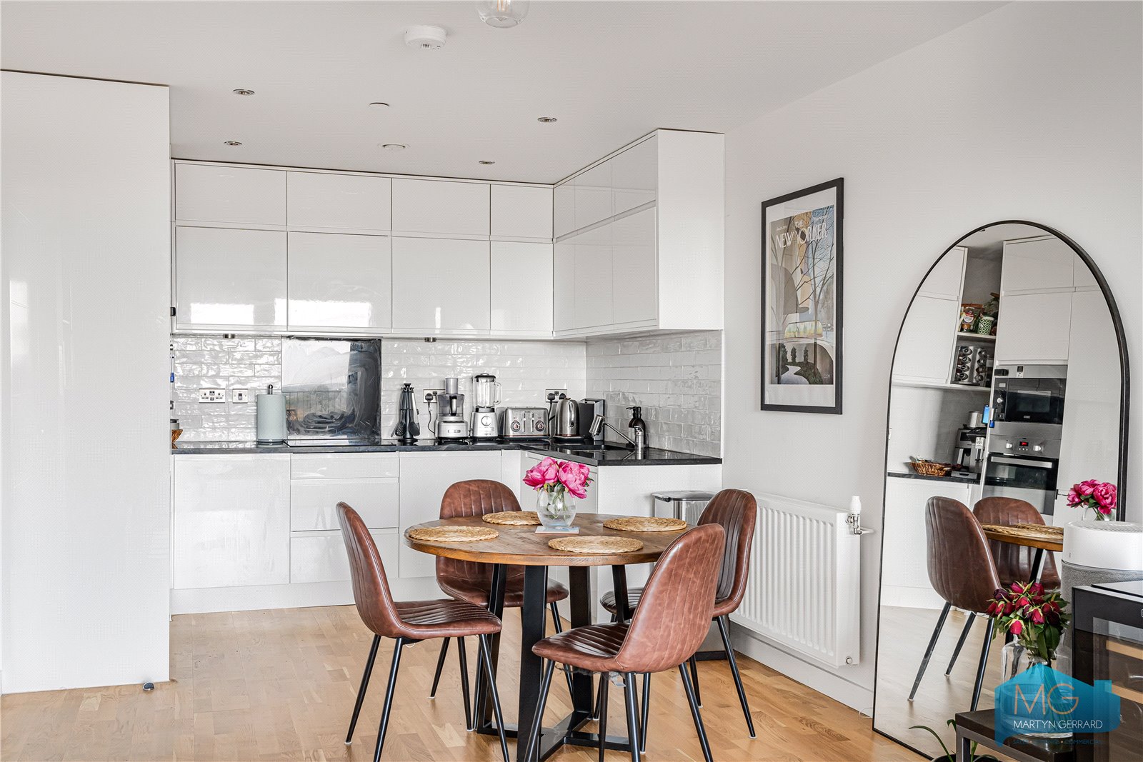 2 bedroom Apartment for sale - Martyn Gerrard