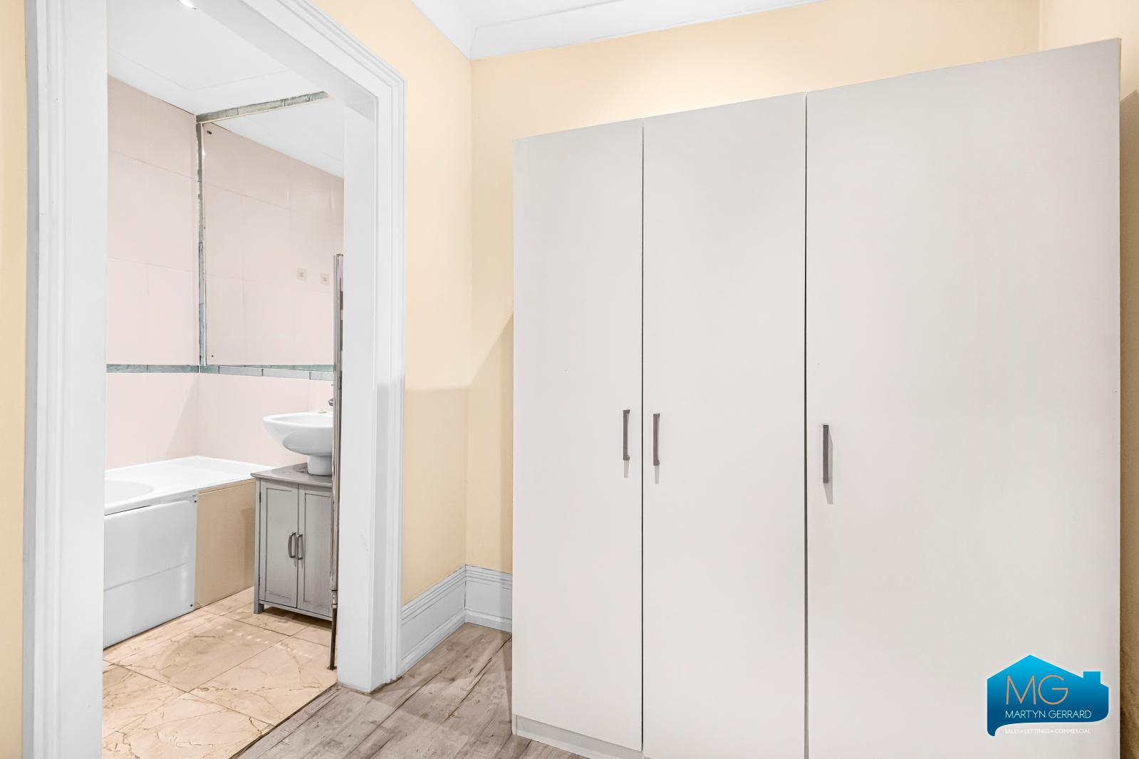 3 bedroom Apartment to rent - Martyn Gerrard