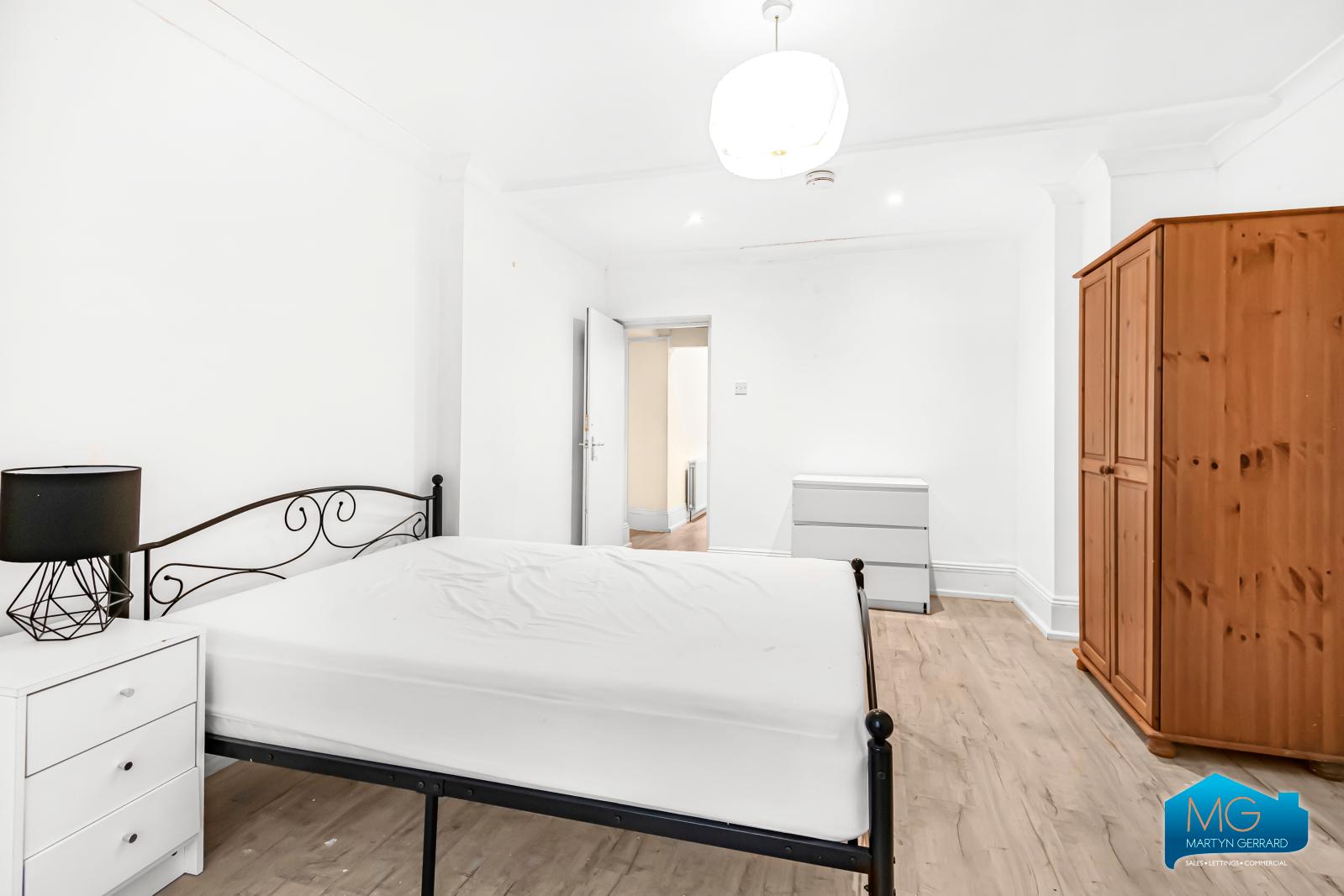 3 bedroom Apartment to rent - Martyn Gerrard