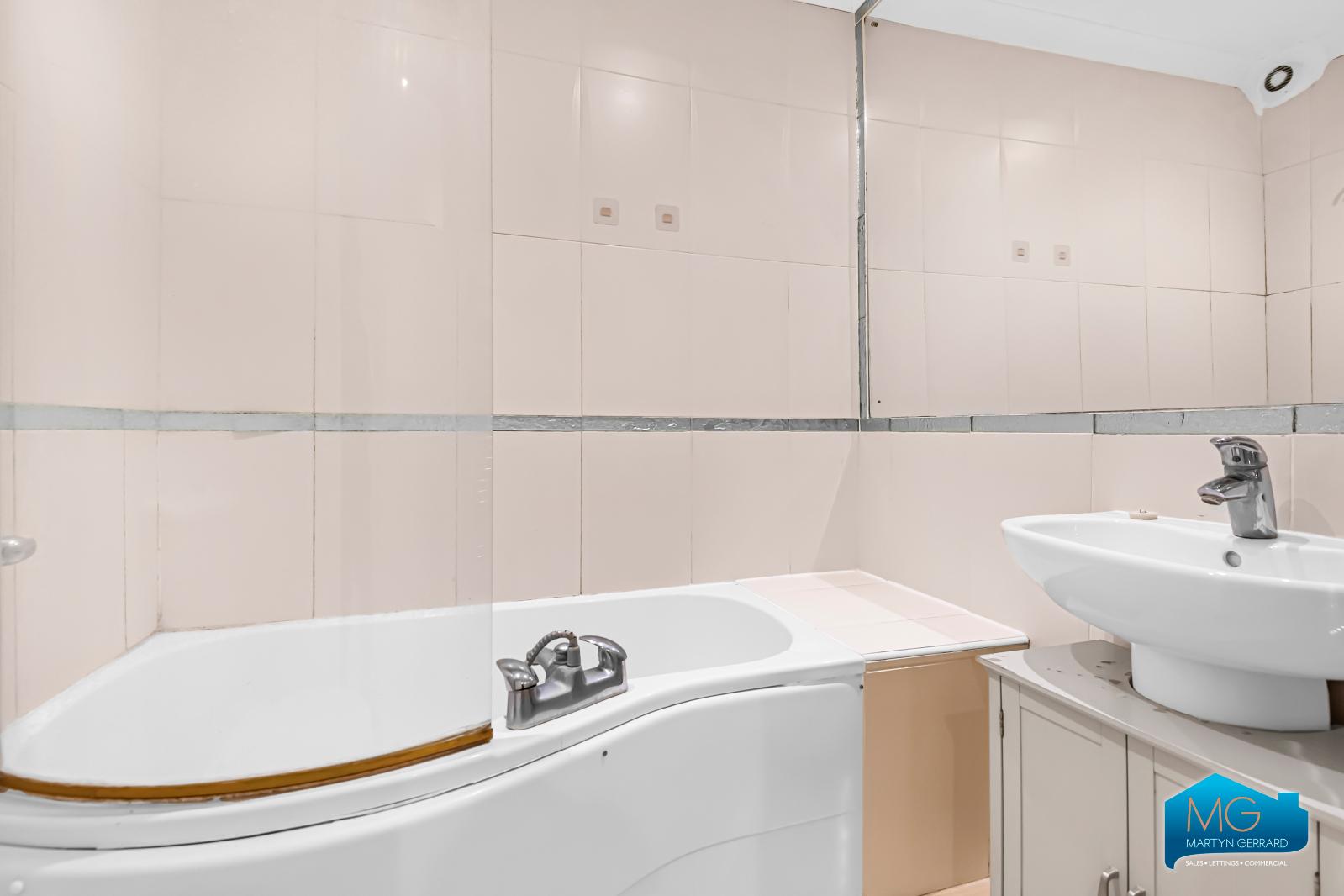 3 bedroom Apartment to rent - Martyn Gerrard