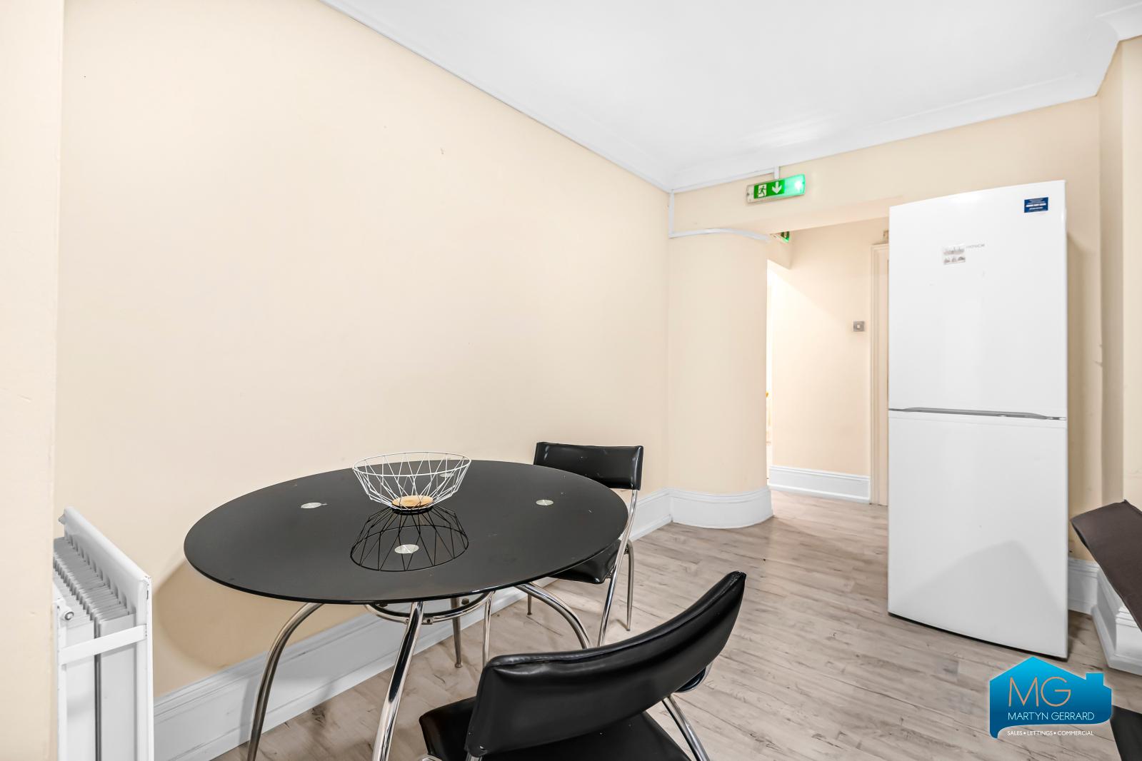 3 bedroom Apartment to rent - Martyn Gerrard