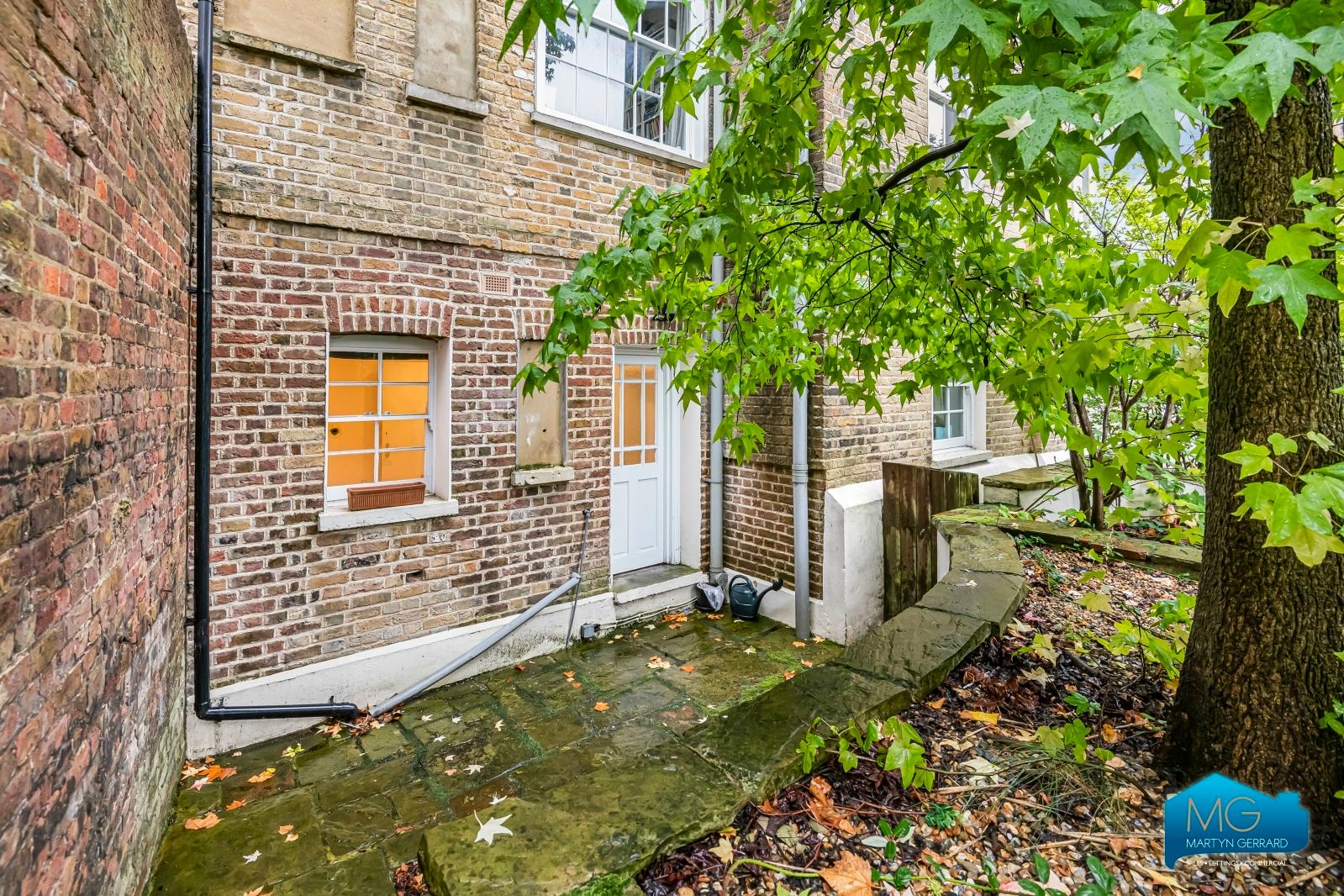 3 bedroom Apartment to rent - Martyn Gerrard