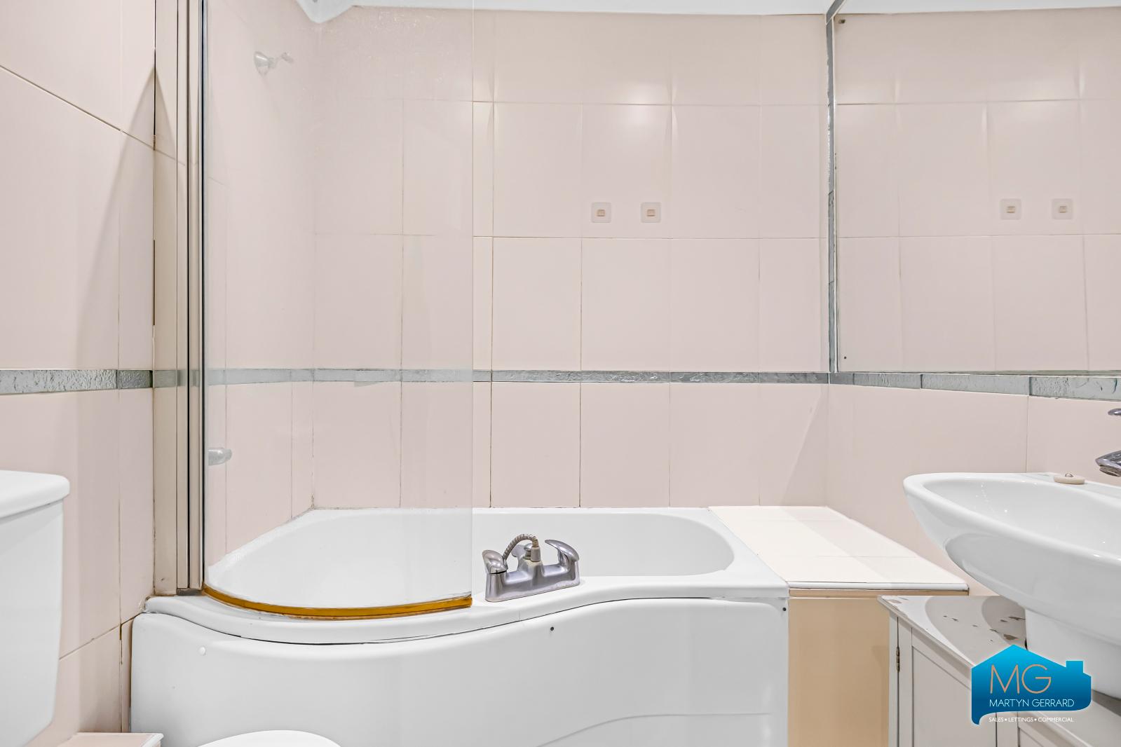 3 bedroom Apartment to rent - Martyn Gerrard