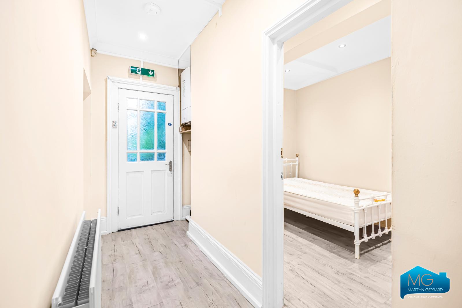 3 bedroom Apartment to rent - Martyn Gerrard