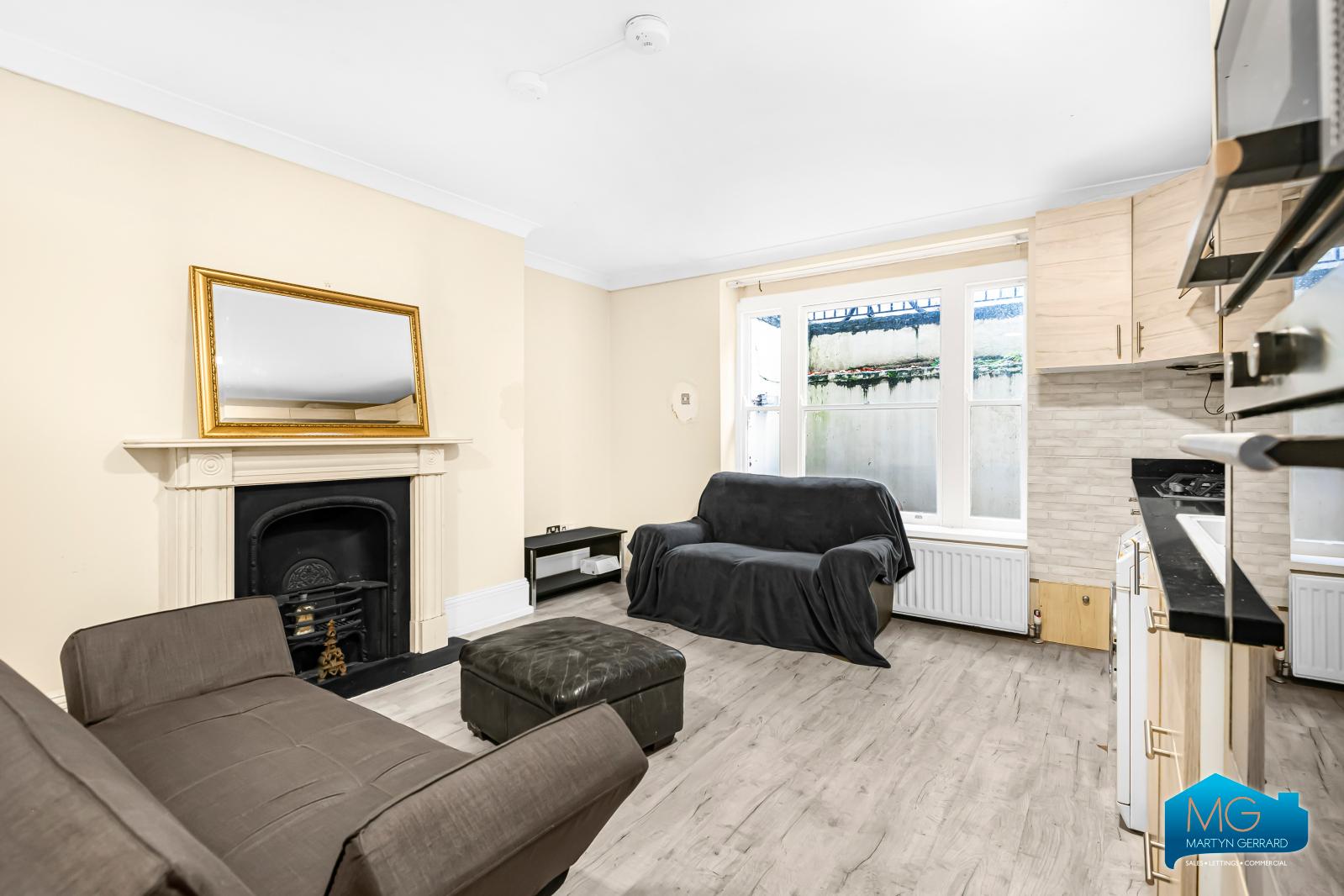 3 bedroom Apartment to rent - Martyn Gerrard