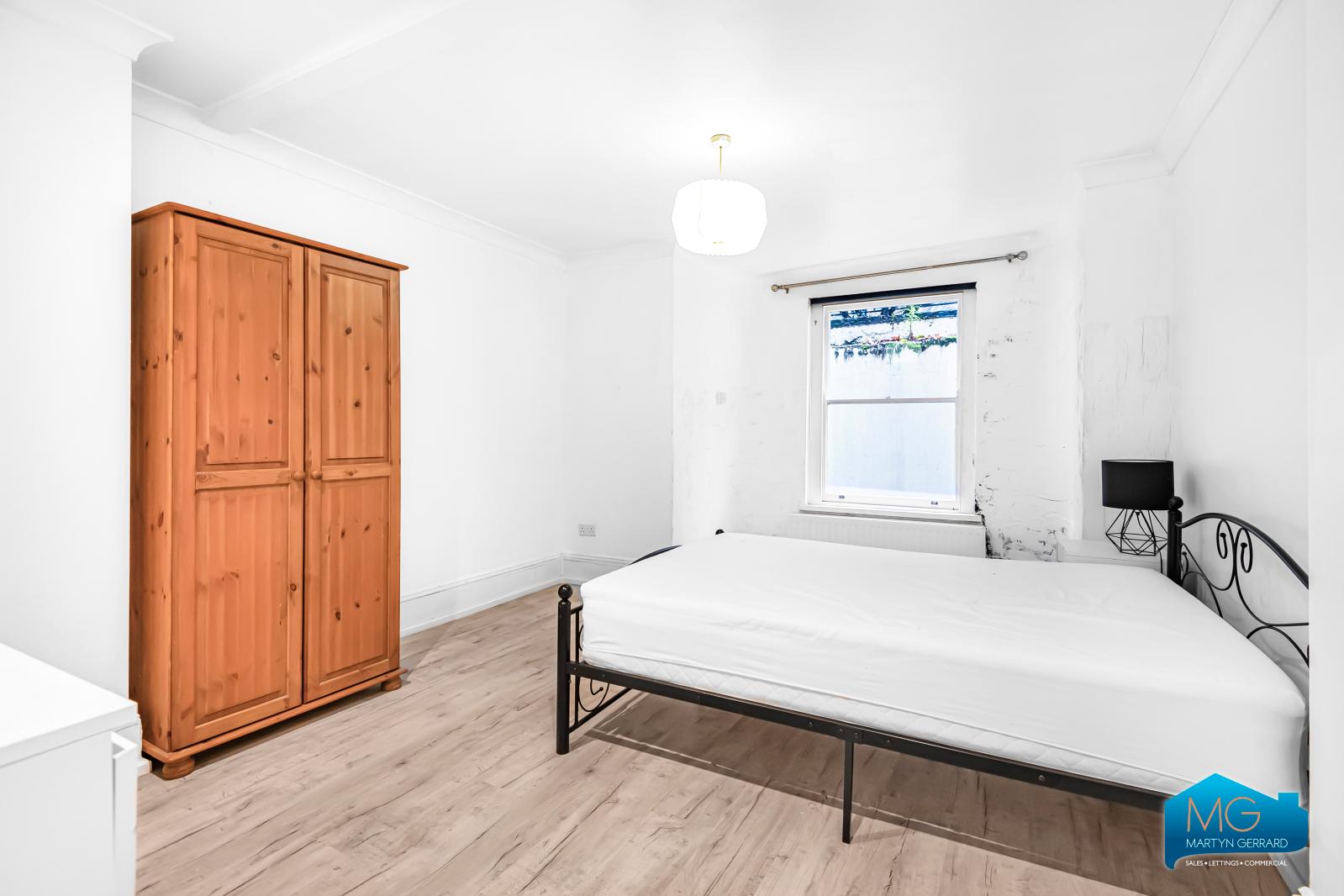 3 bedroom Apartment to rent - Martyn Gerrard