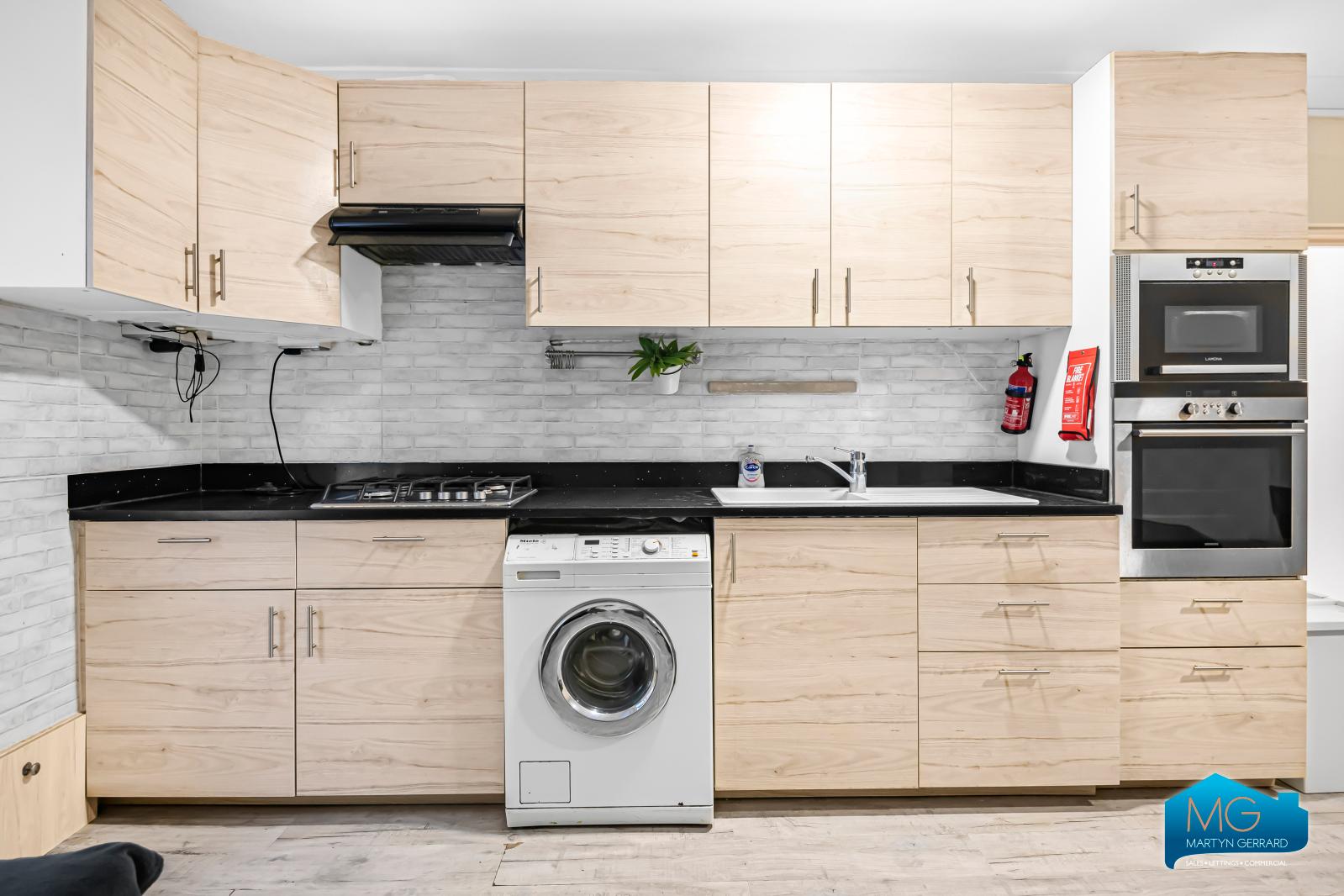 3 bedroom Apartment to rent - Martyn Gerrard