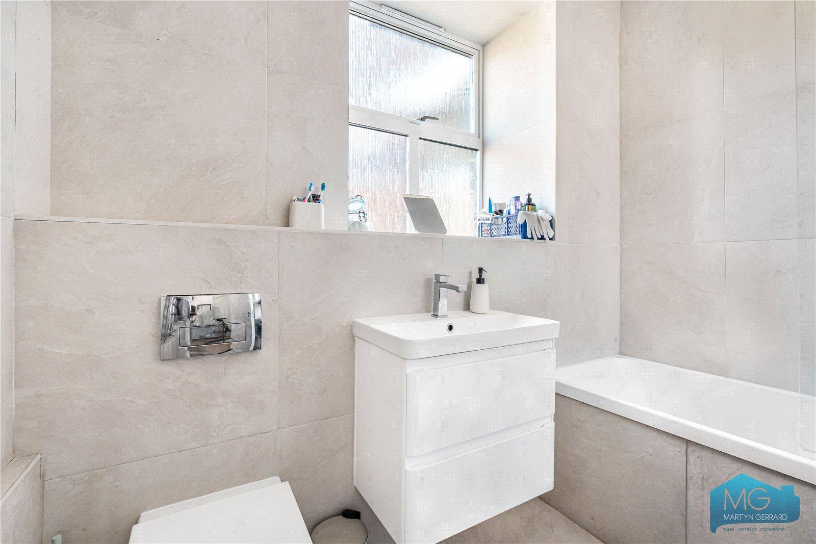 2 bedroom Apartment for sale - Martyn Gerrard