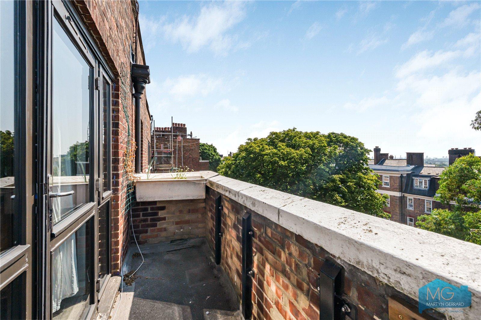 2 bedroom Apartment for sale - Martyn Gerrard