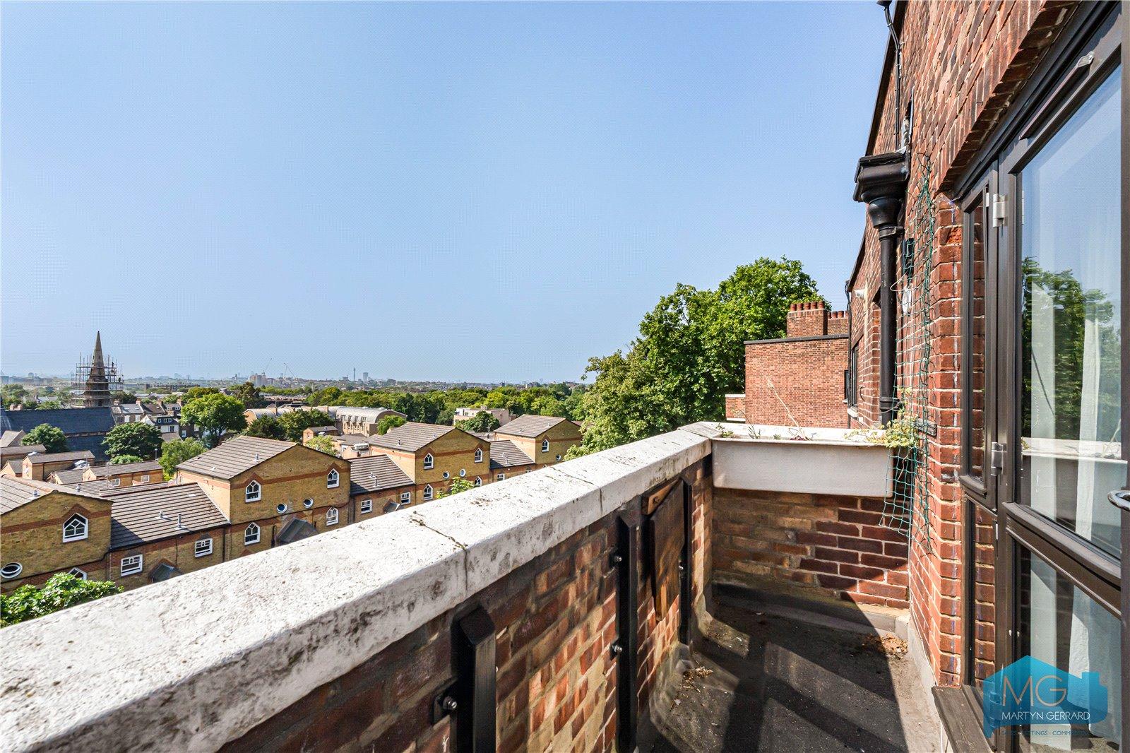 2 bedroom Apartment for sale - Martyn Gerrard