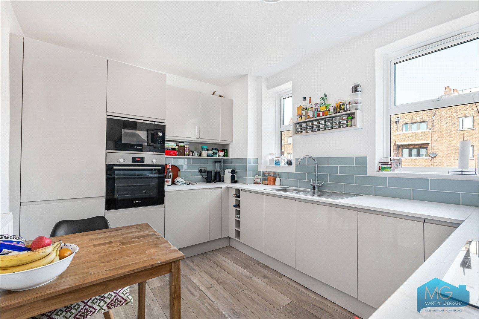 2 bedroom Apartment for sale - Martyn Gerrard