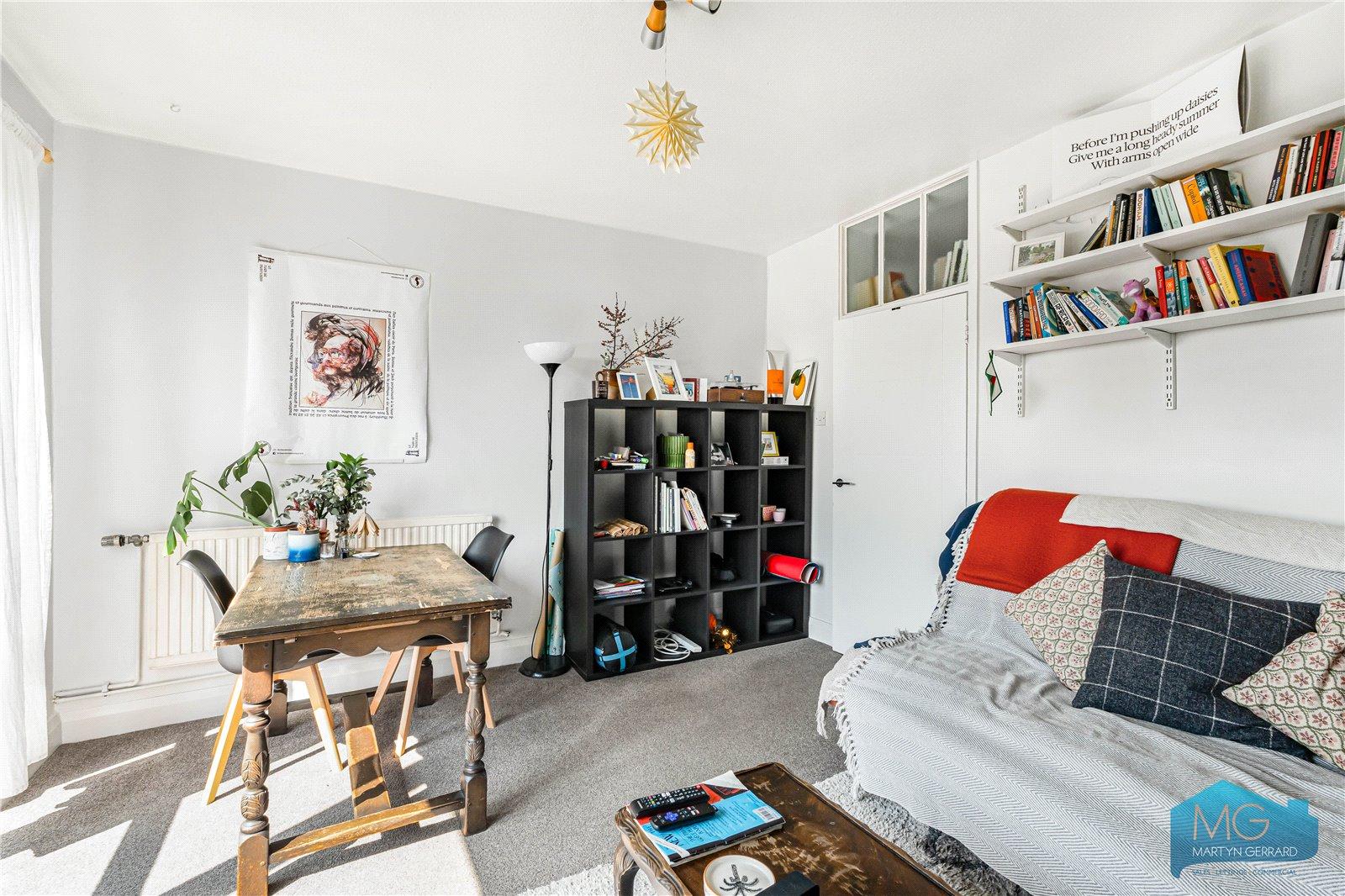 2 bedroom Apartment for sale - Martyn Gerrard