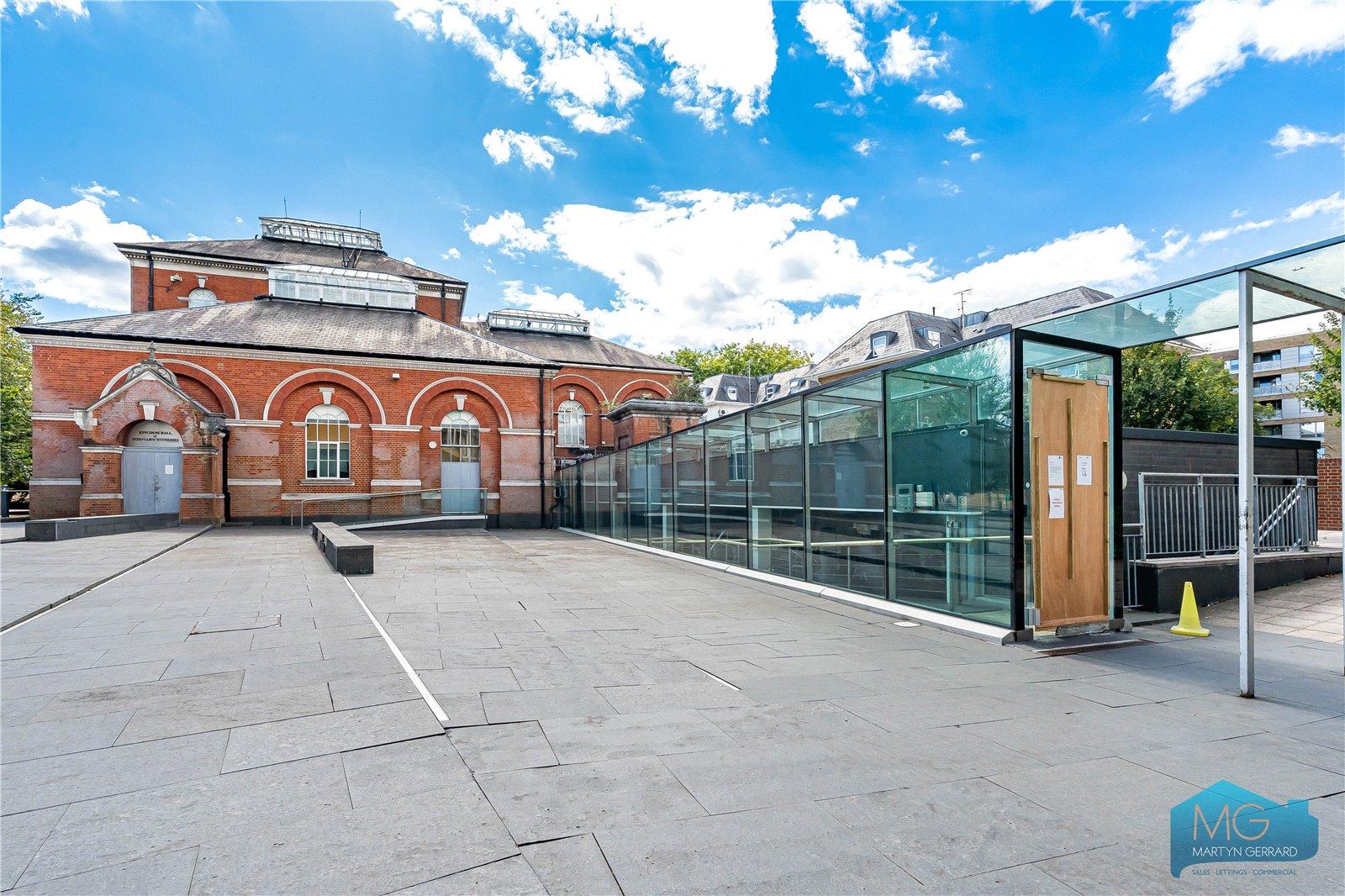 2 bedroom Apartment for sale - Martyn Gerrard