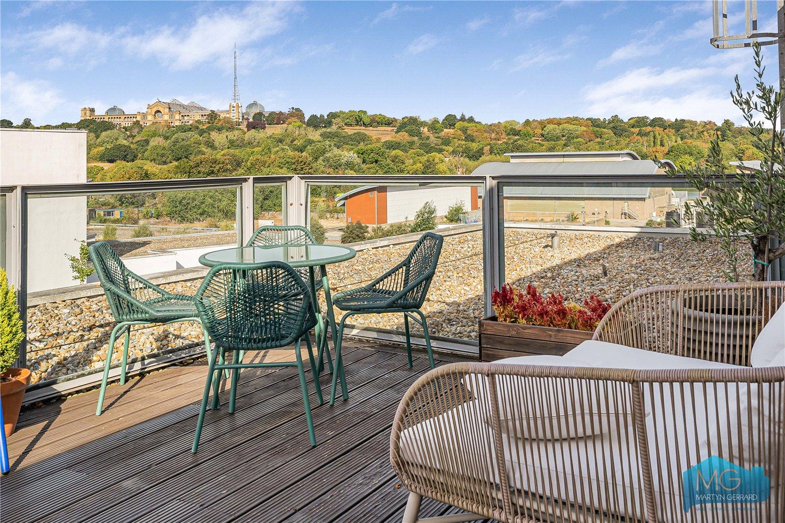 2 bedroom Apartment for sale - Martyn Gerrard