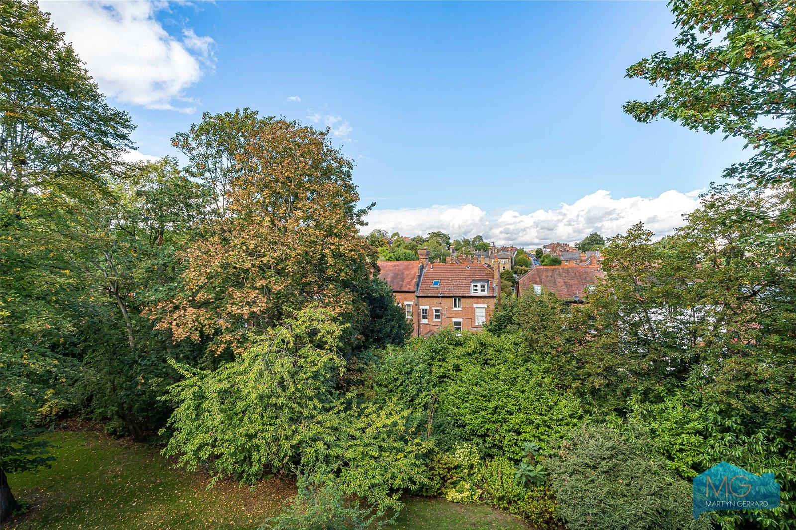 2 bedroom Apartment for sale - Martyn Gerrard
