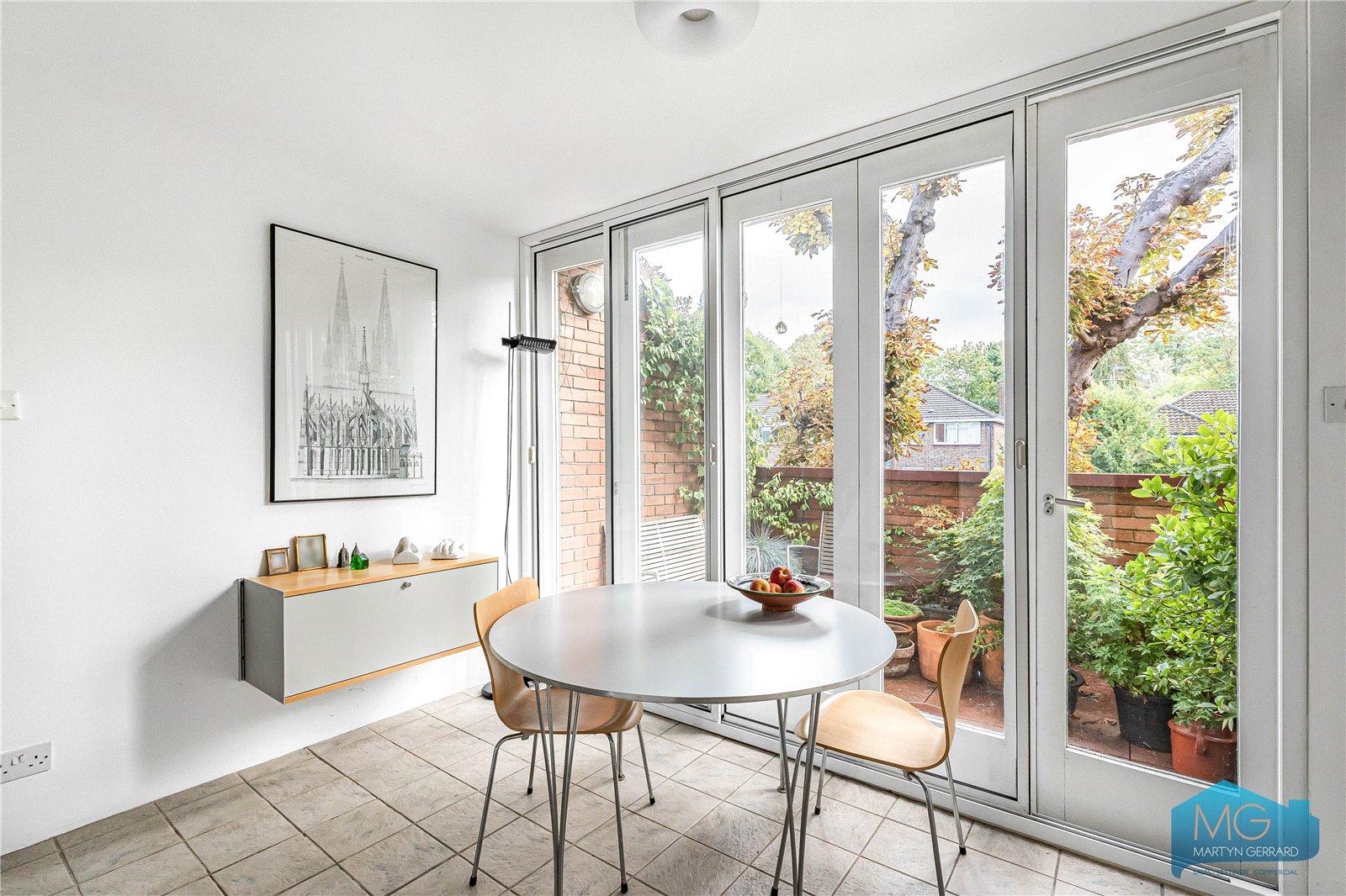 2 bedroom Apartment for sale - Martyn Gerrard