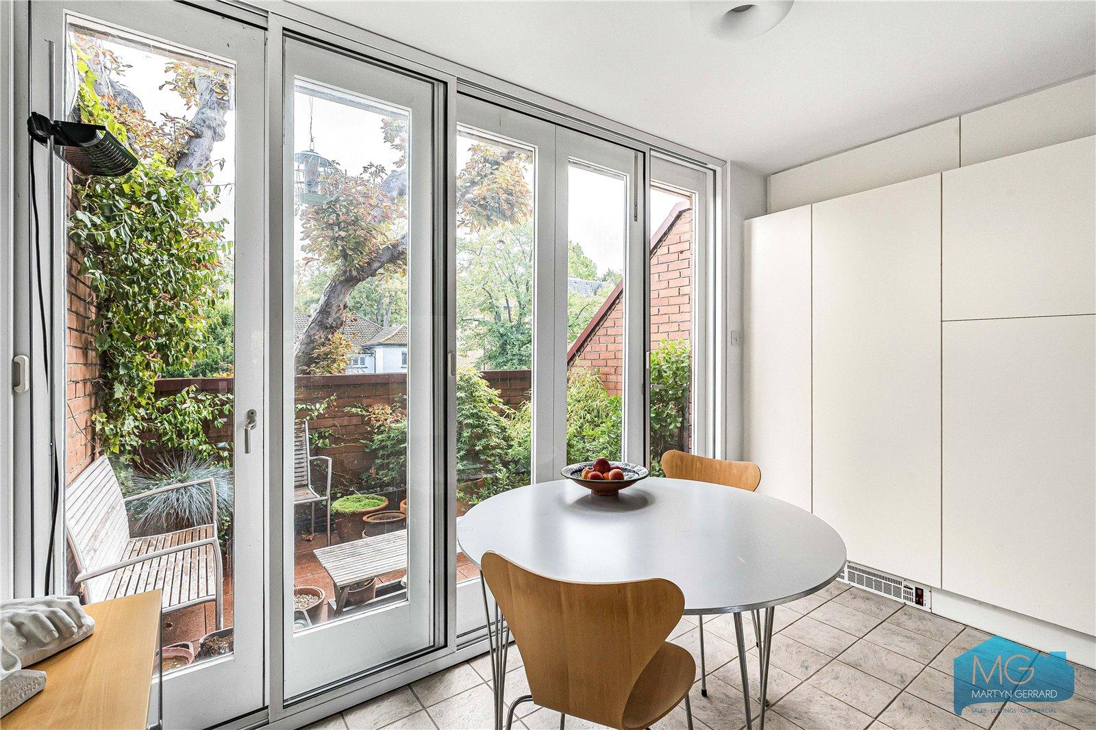 2 bedroom Apartment for sale - Martyn Gerrard