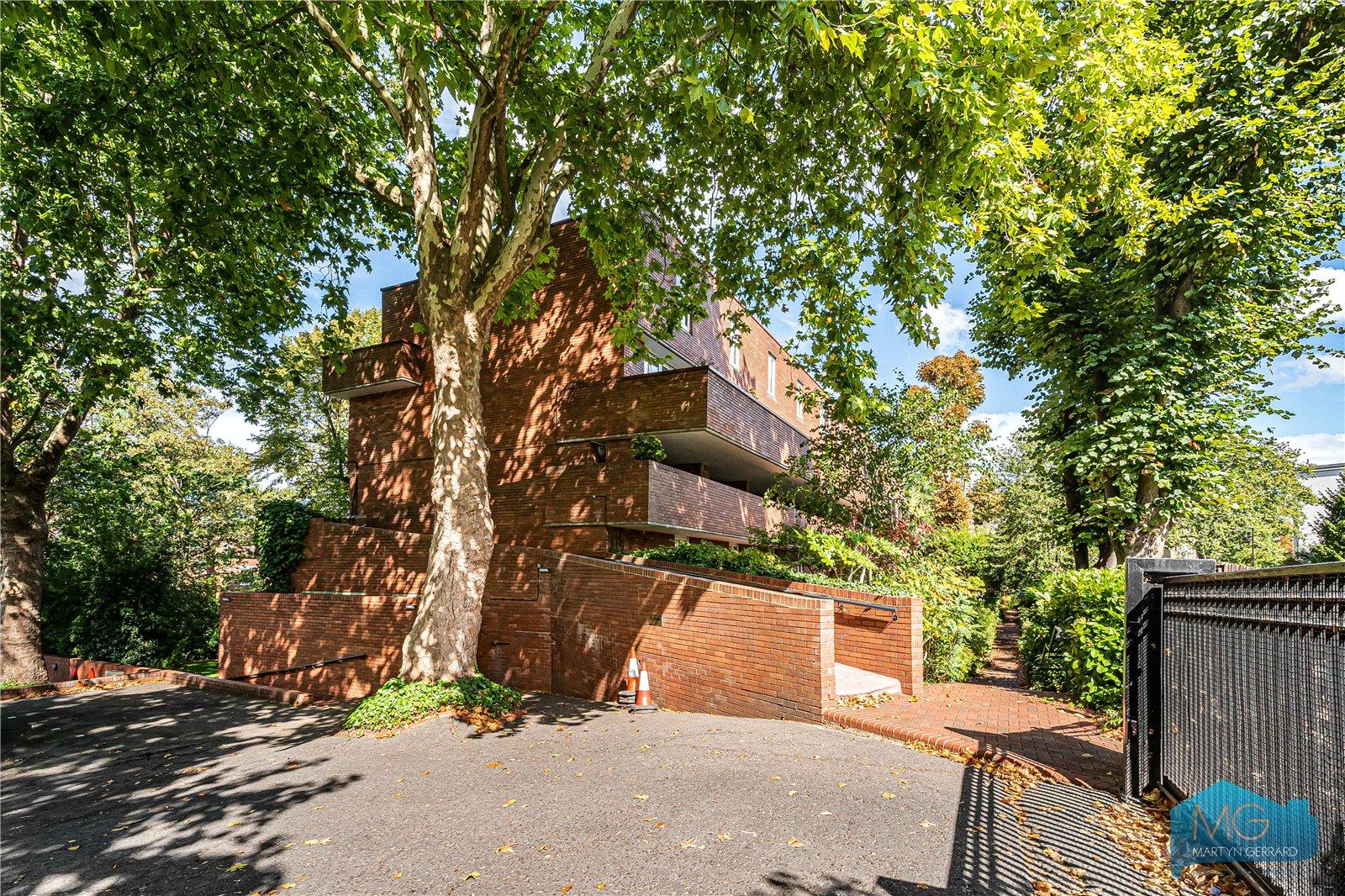 2 bedroom Apartment for sale - Martyn Gerrard