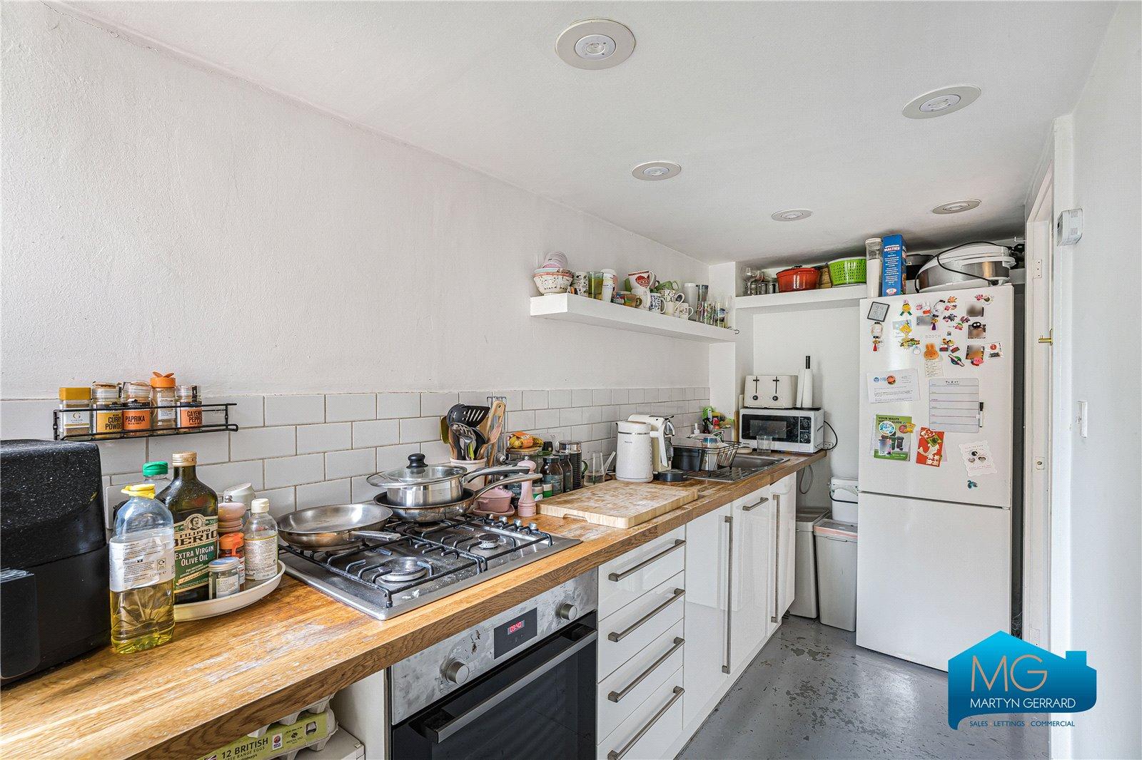 1 bedroom Ground Floor Flat to rent - Martyn Gerrard