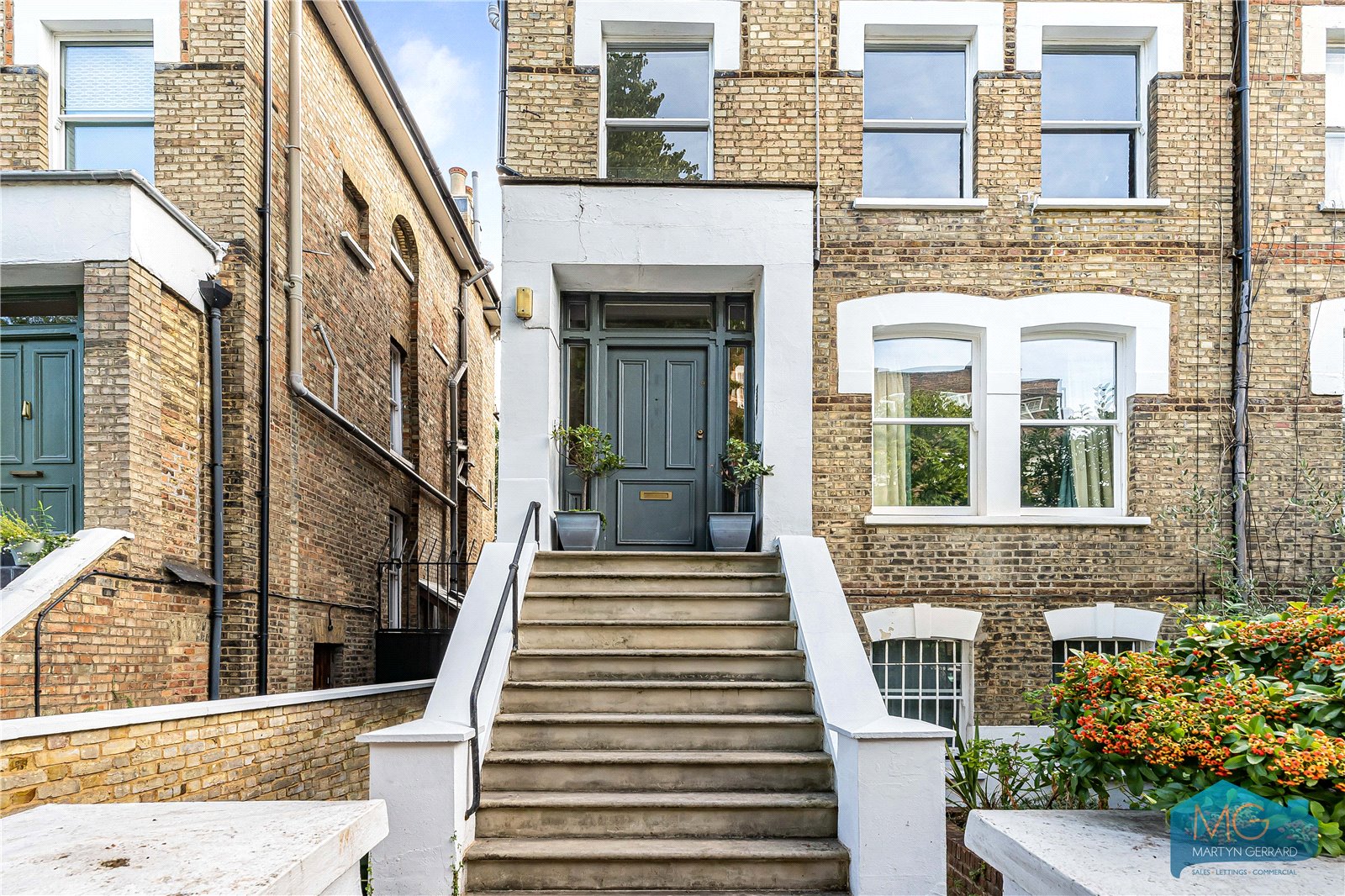 2 bedroom Flat for sale - Martyn Gerrard