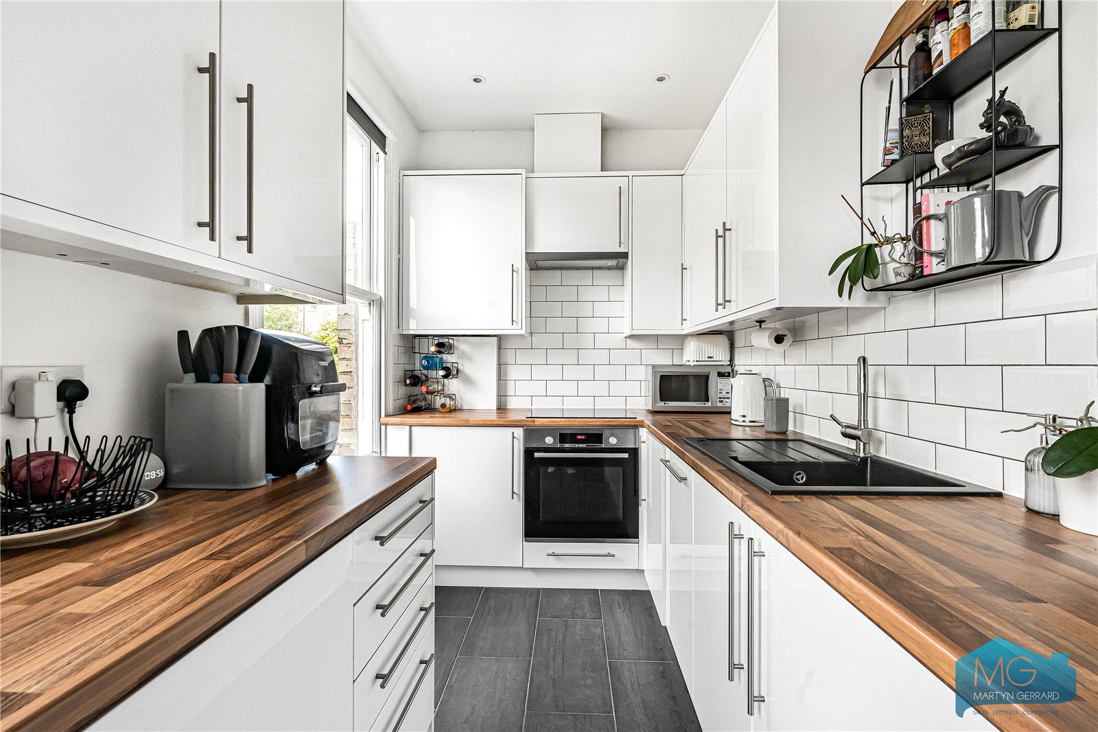 2 bedroom Flat for sale - Martyn Gerrard