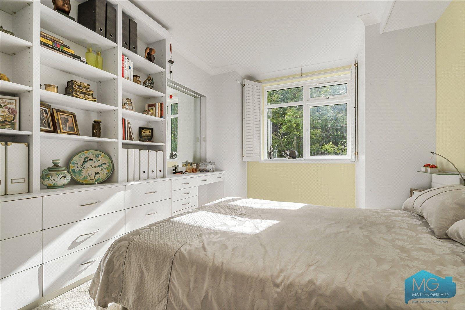 2 bedroom Apartment for sale - Martyn Gerrard