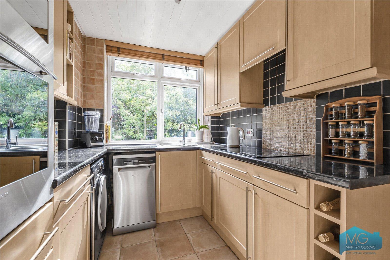 2 bedroom Apartment for sale - Martyn Gerrard