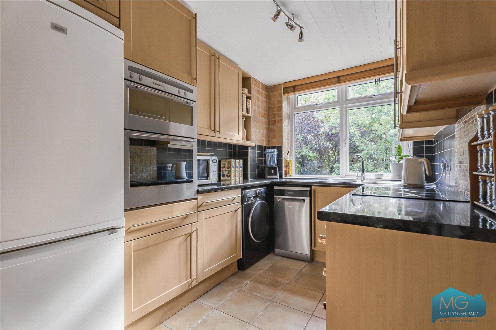 2 bedroom Apartment for sale - Martyn Gerrard