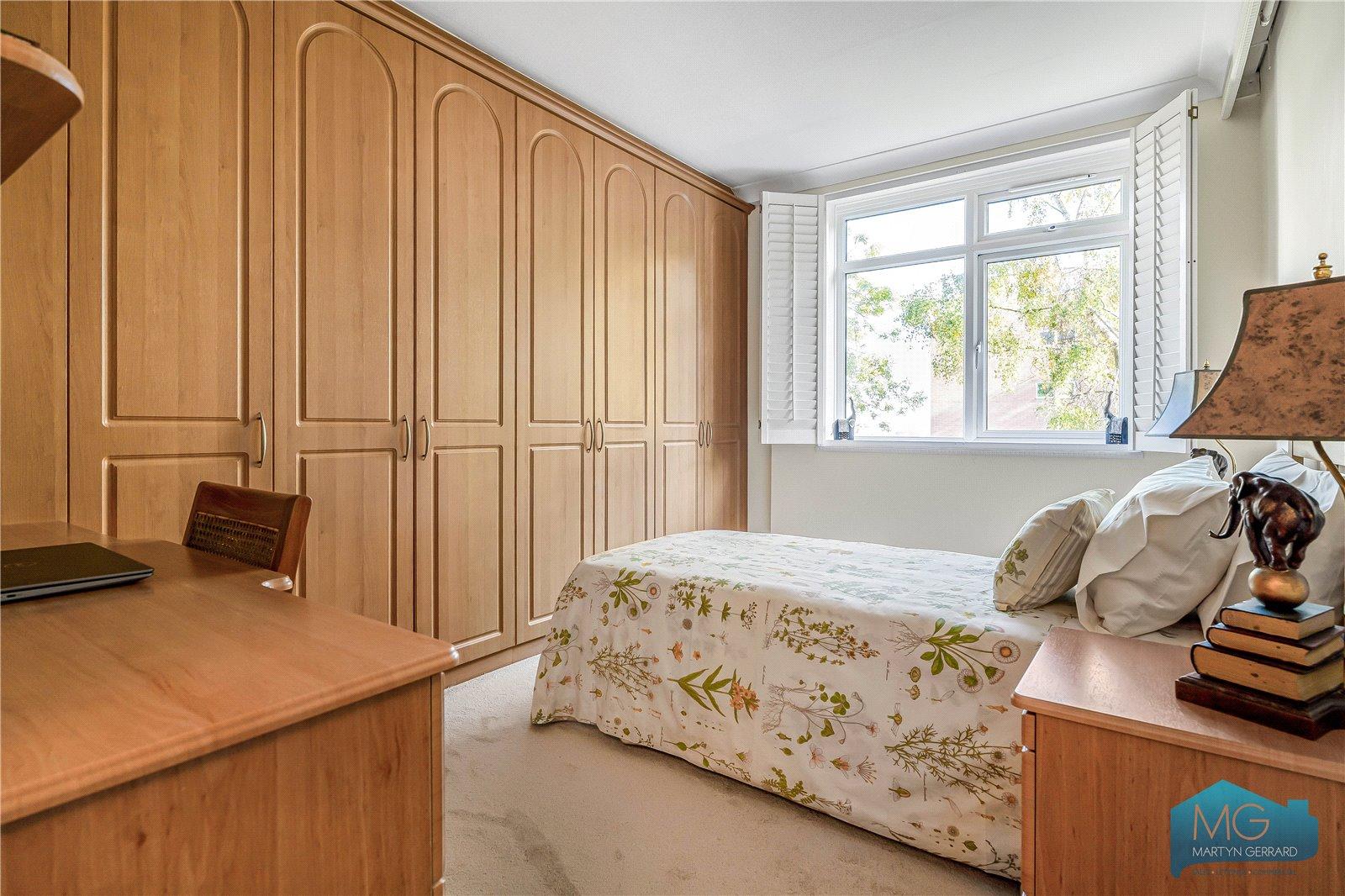 2 bedroom Apartment for sale - Martyn Gerrard