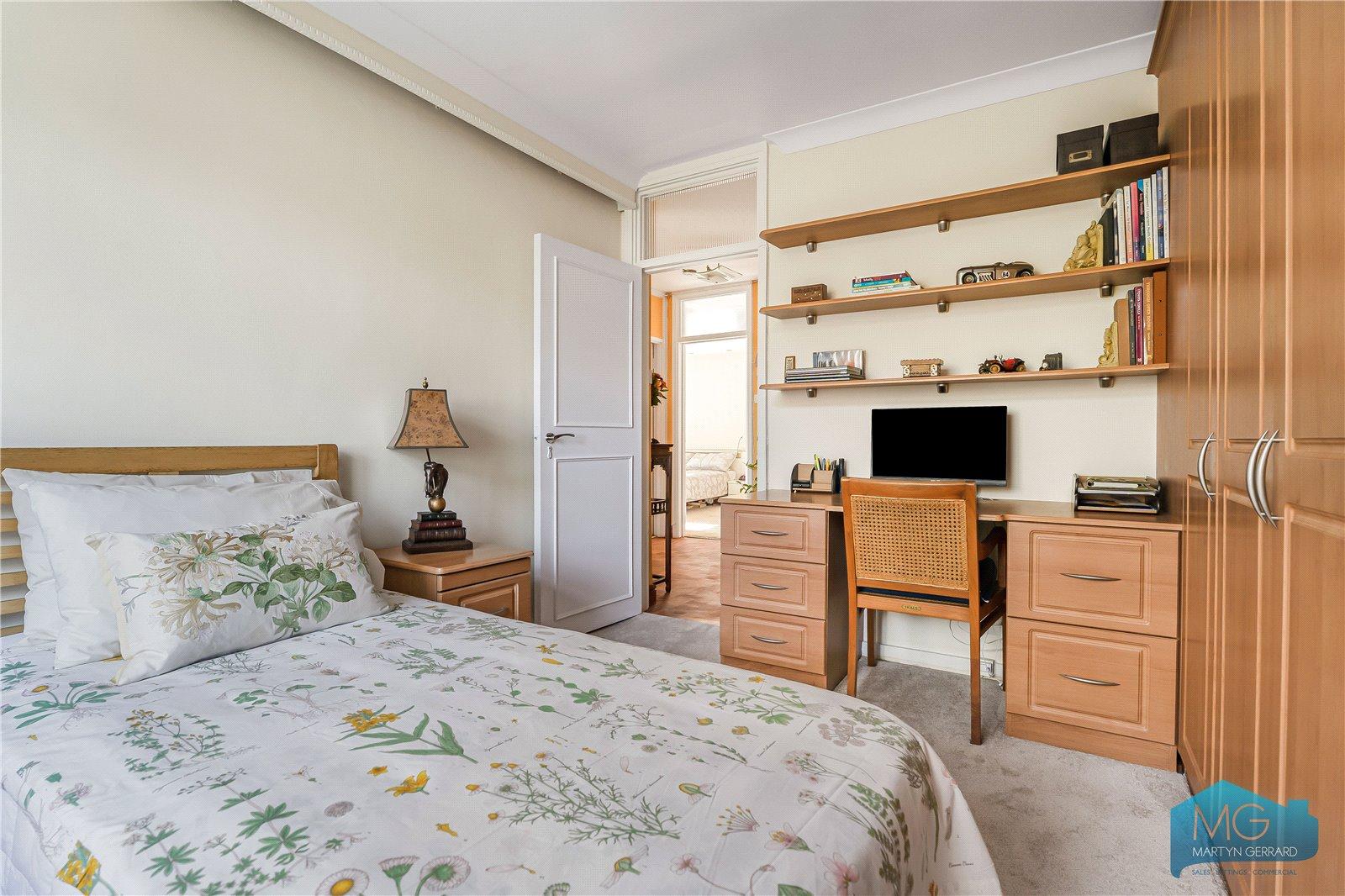 2 bedroom Apartment for sale - Martyn Gerrard