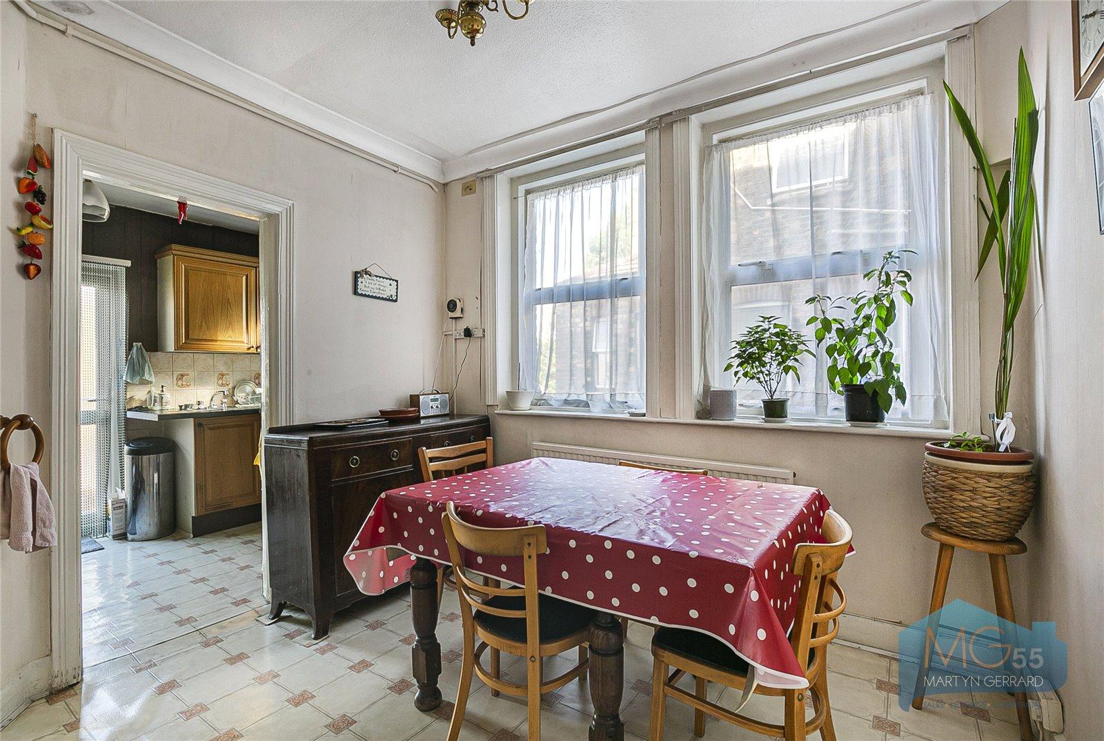 4 bedroom Apartment for sale - Martyn Gerrard