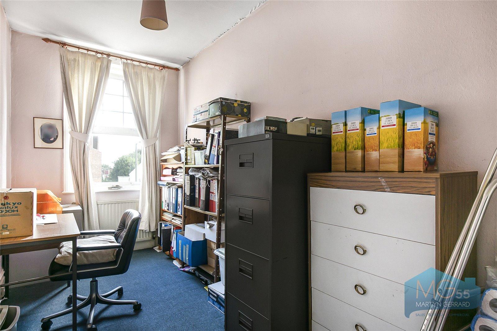 4 bedroom Apartment for sale - Martyn Gerrard
