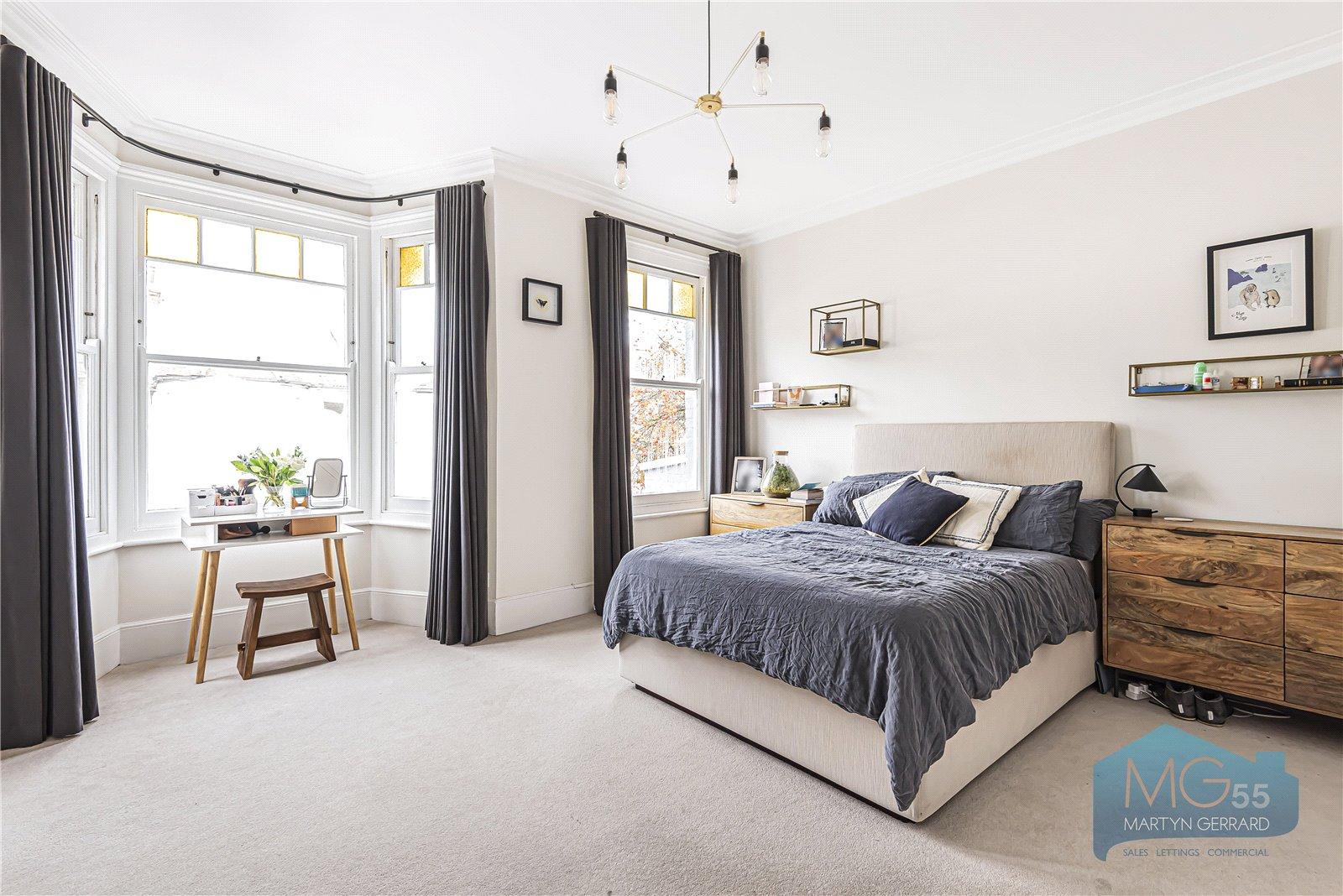 4 bedroom Terraced House for sale - Martyn Gerrard