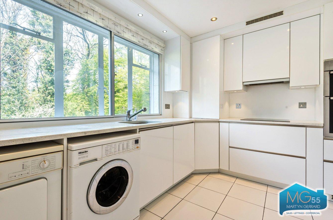 2 bedroom Ground Floor Flat to rent - Martyn Gerrard