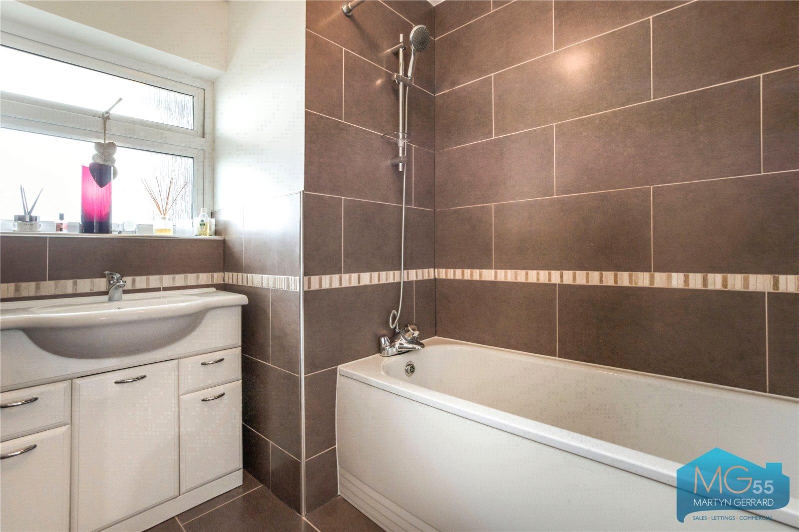 2 bedroom Apartment to rent - Martyn Gerrard