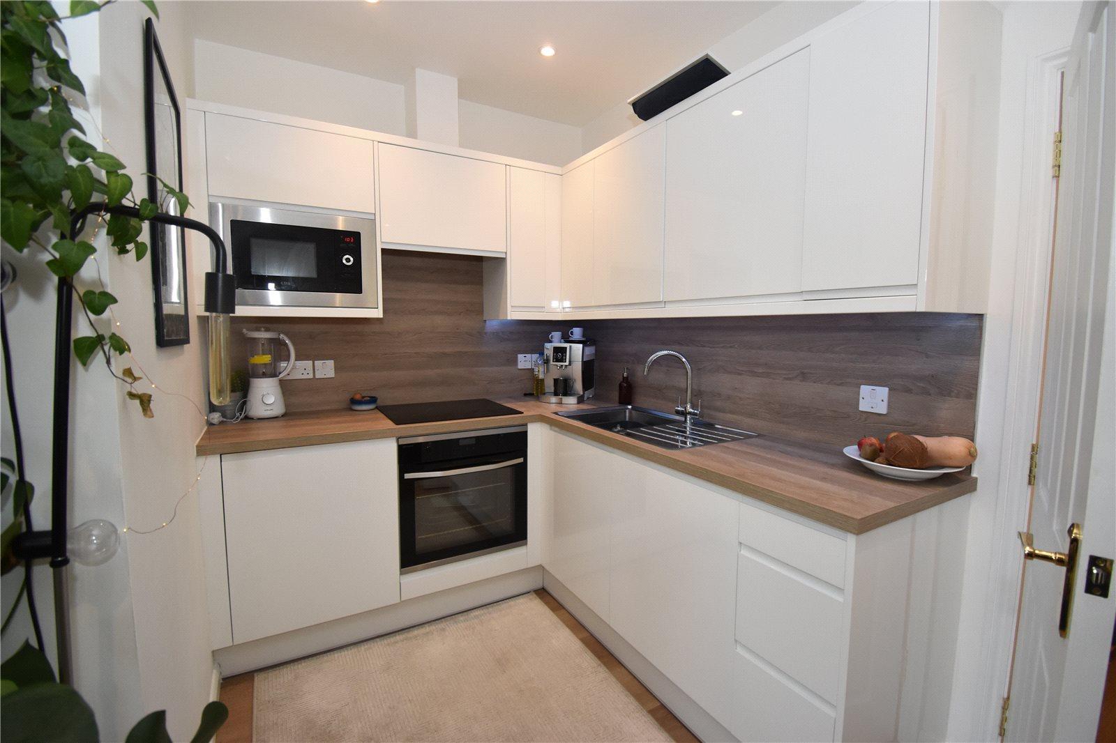1 bedroom Apartment to rent - Martyn Gerrard