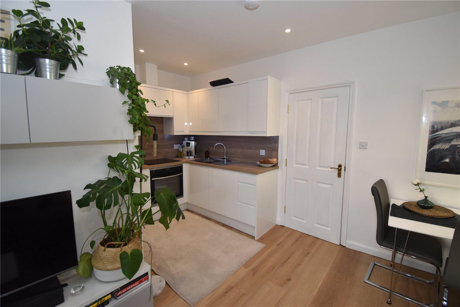 1 bedroom Apartment to rent - Martyn Gerrard