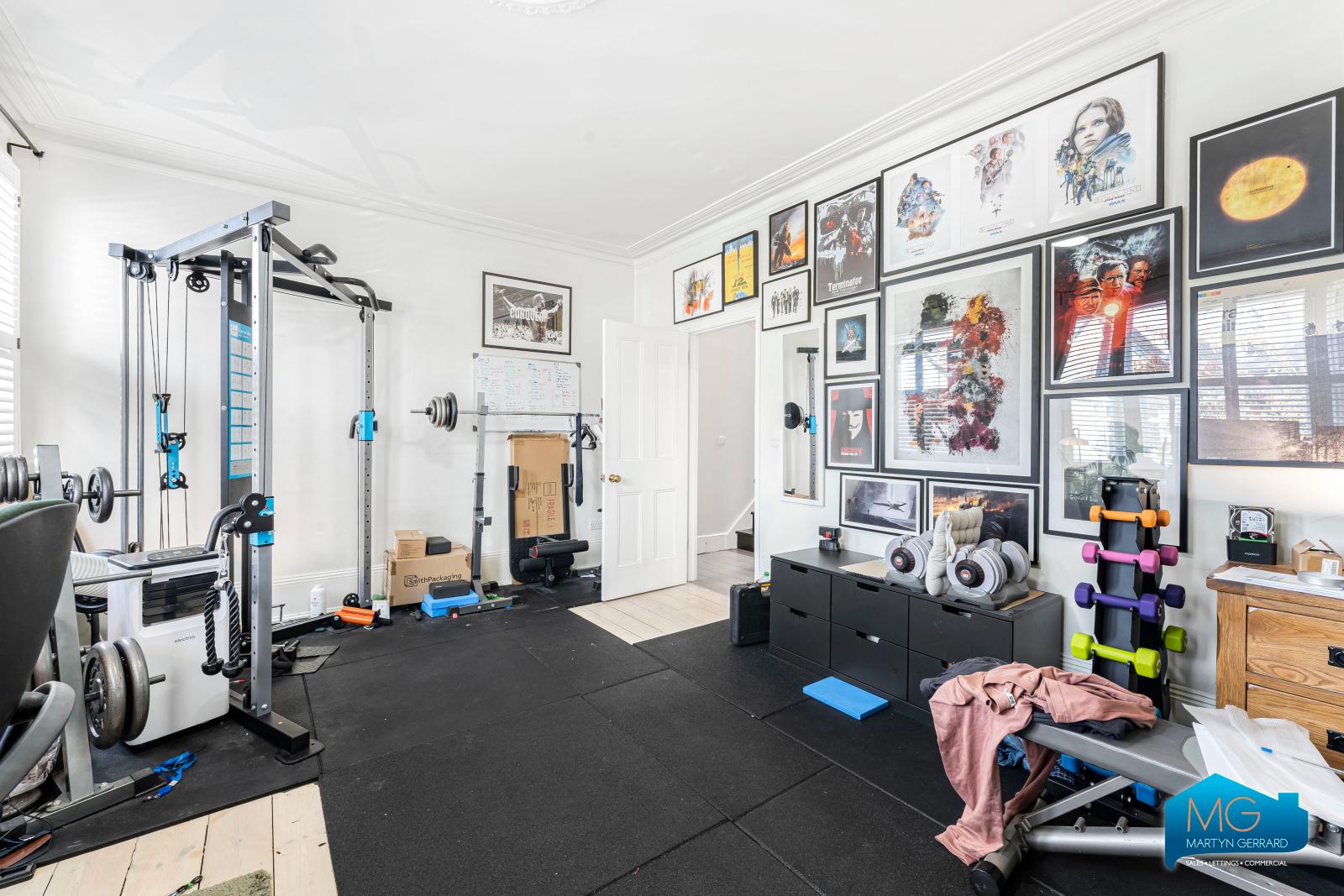 4 bedroom Terraced House to rent - Martyn Gerrard
