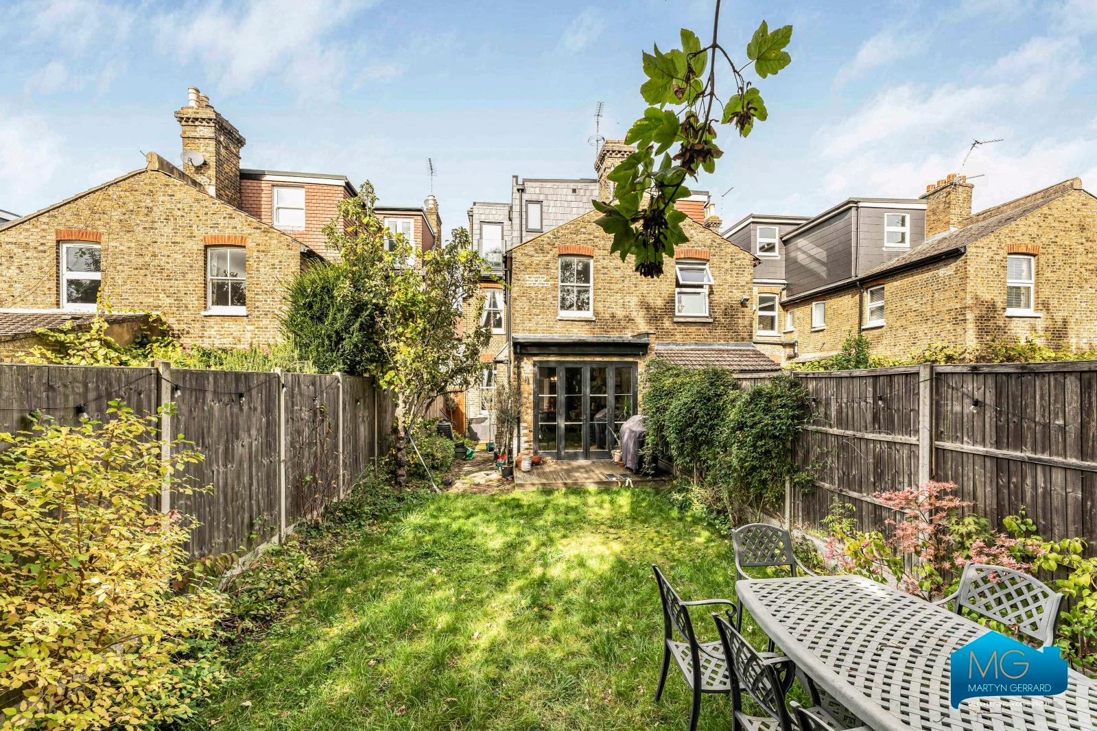 4 bedroom Terraced House to rent - Martyn Gerrard