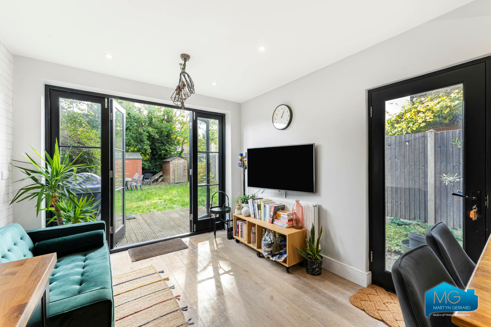 4 bedroom Terraced House to rent - Martyn Gerrard