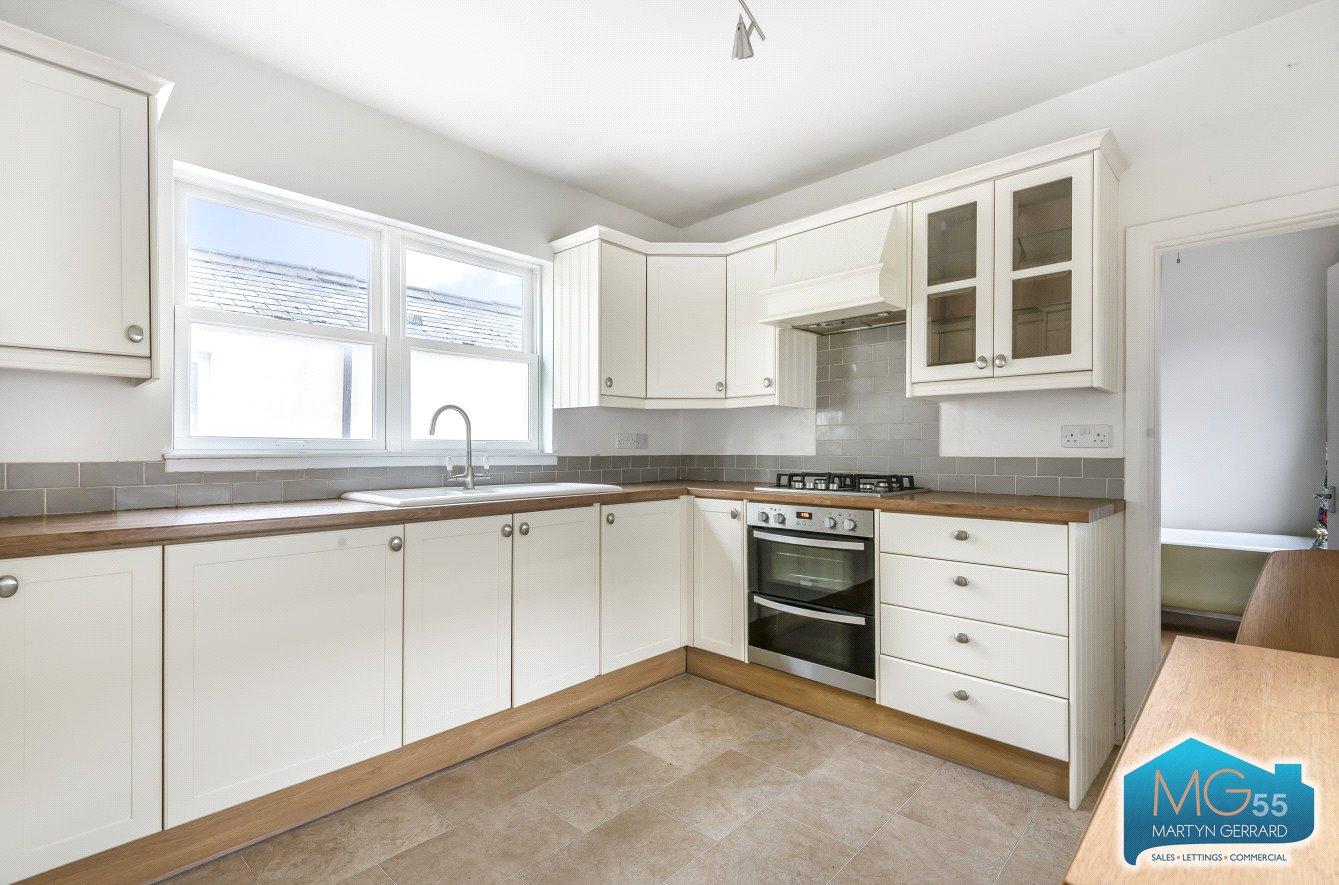 2 bedroom Apartment to rent - Martyn Gerrard