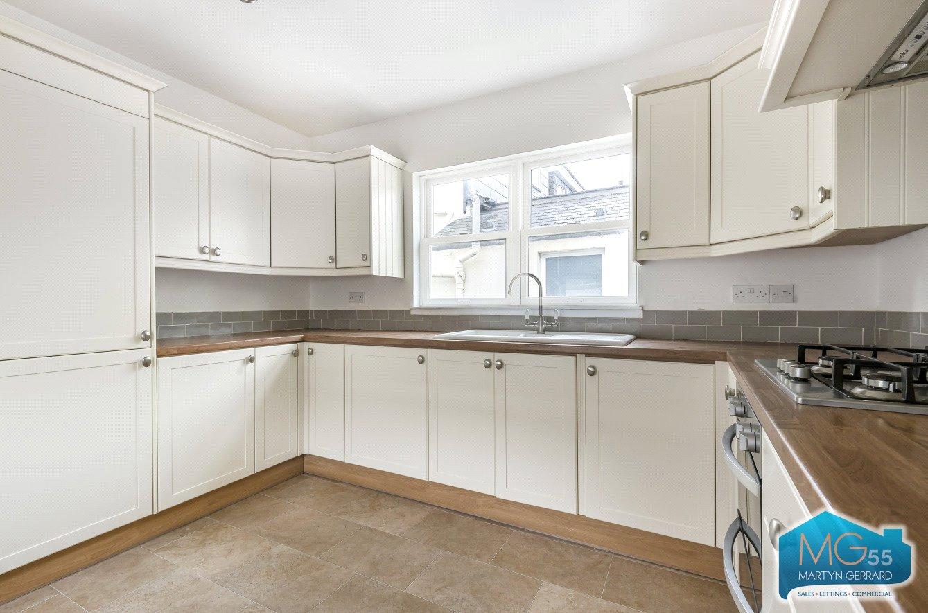 2 bedroom Apartment to rent - Martyn Gerrard