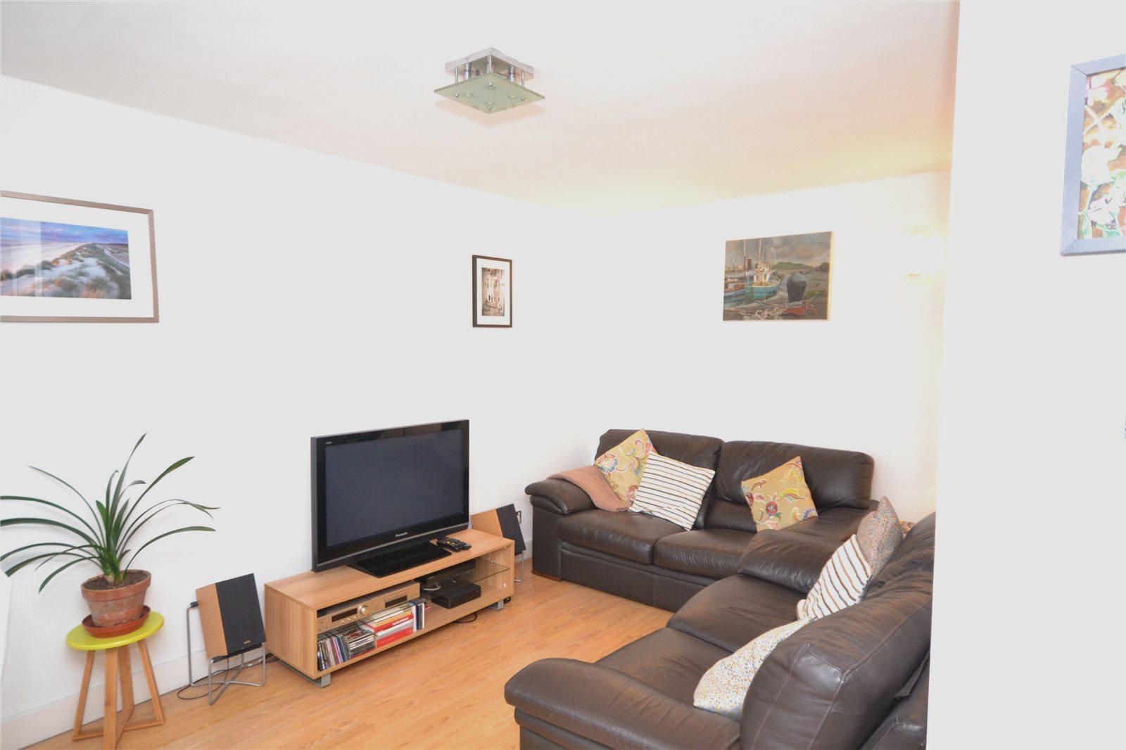 3 bedroom Apartment to rent - Martyn Gerrard