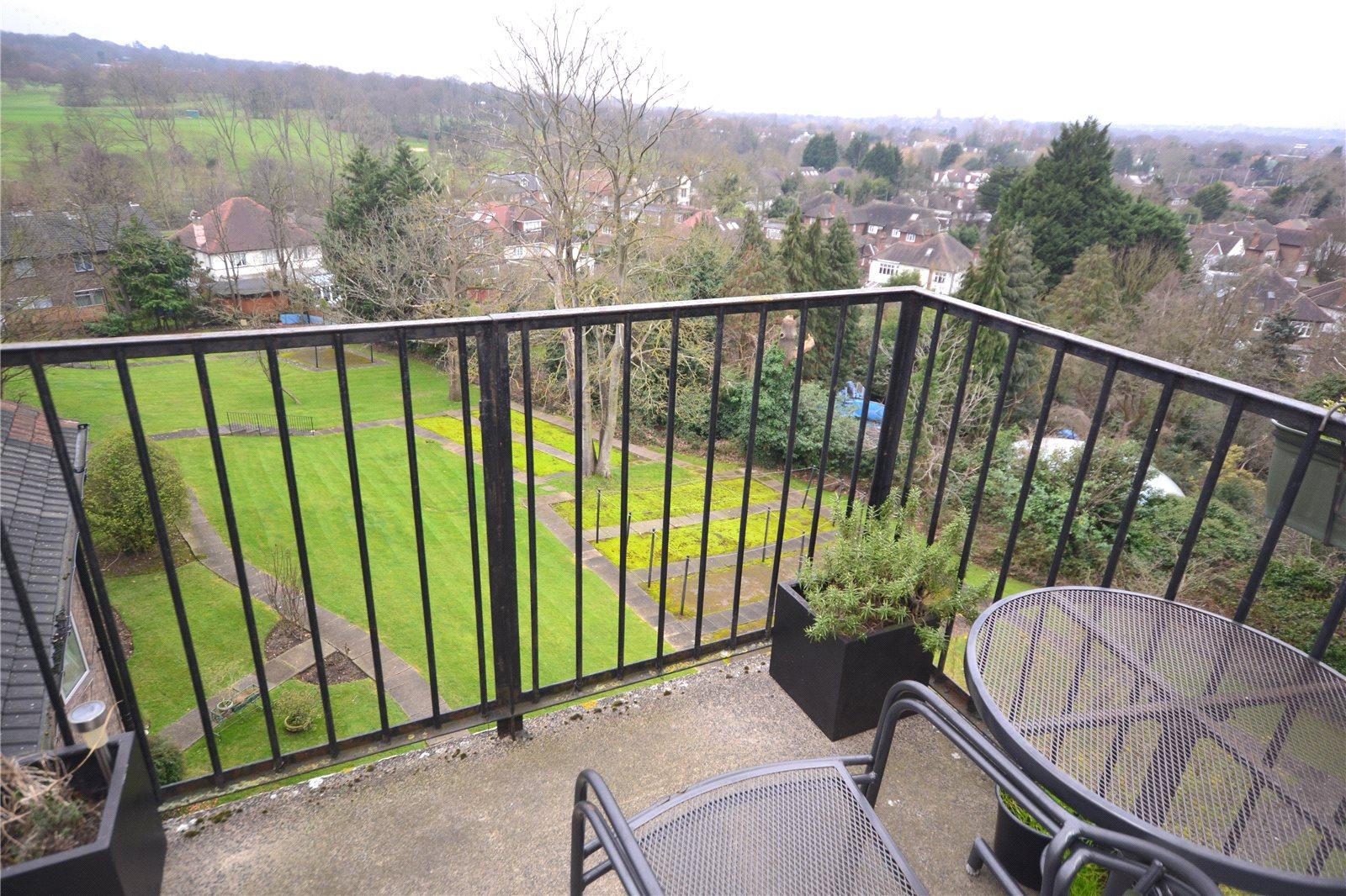 3 bedroom Apartment to rent - Martyn Gerrard
